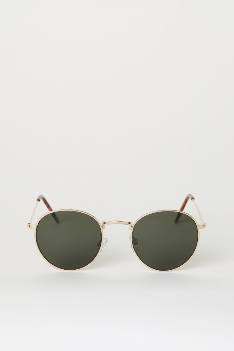 Sonnenbrille
							
							
            7,99 € | H&M (DE, AT, CH, NL, FI)