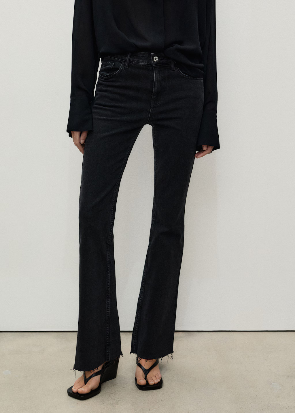 Fiona flared mid-rise jeans - Women | MANGO USA | Mango (US/MX/AU)