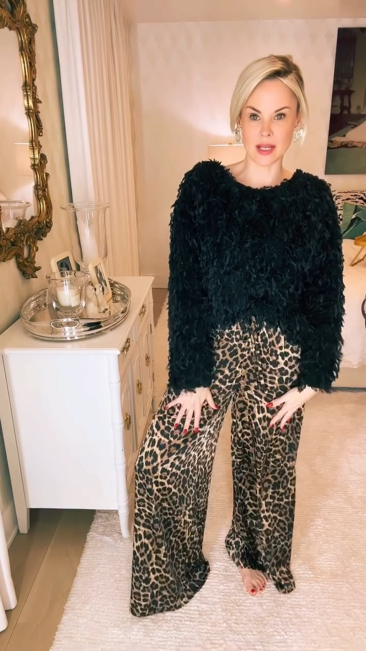 Comment if you want links! #teggyfrench 🖤 #leopardpants #leopard #ootn #fashion #heartearrings
