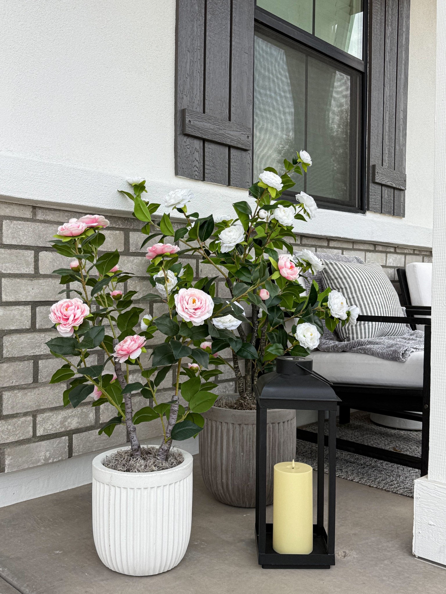 small front porch decor || gray concrete fluted outdoor planter (size medium), white concrete fluted outdoor planter (size small), faux outdoor tree, outdoor lantern, solar-powered lantern

#LTKFindsUnder100 #LTKHome