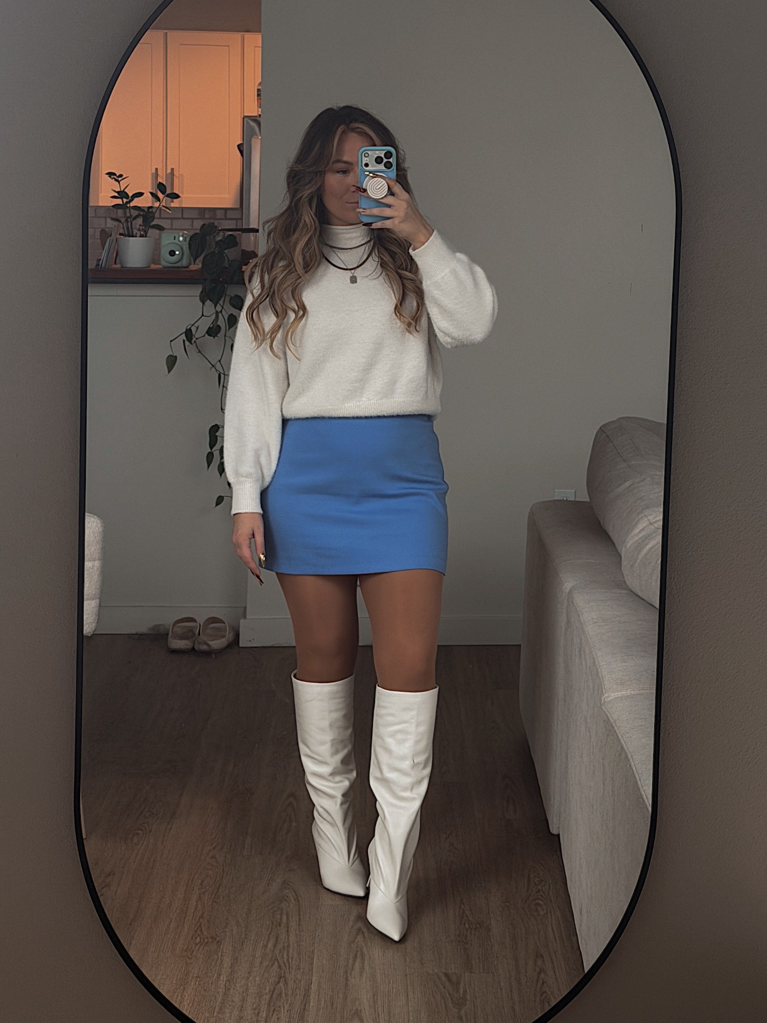 simple little wintry work outfit 
sweater - h&m
skirt - abercrombie 
tights - capezio
boots - mark fisher 

#LTKHoliday #LTKootd