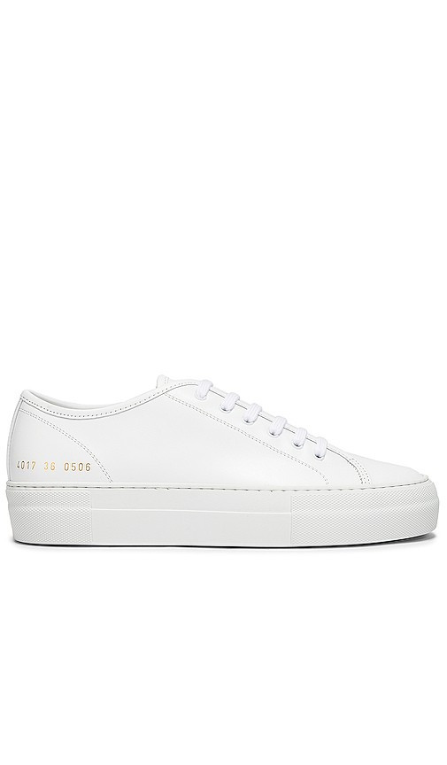 Common Projects Tournament Low Platform Super Sneaker in White. Size 36. Also in 39, 40, 41. | Revolve Clothing (Global)