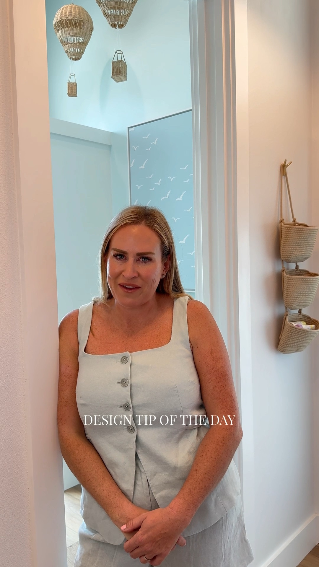 Design Tip of the Day: Hanging a cute basket by the door for grab-and-go essentials! 🔑🕶️✨🧴 Whether it’s sunscreen, dog leashes, pool passes, or your go-to sunnies, it keeps your daily must-haves right where you need them—organized and adorable. We choose this  natural woven style for that effortless, coastal charm! 

 #DesignTip #EntrywayHack #CoastalLiving