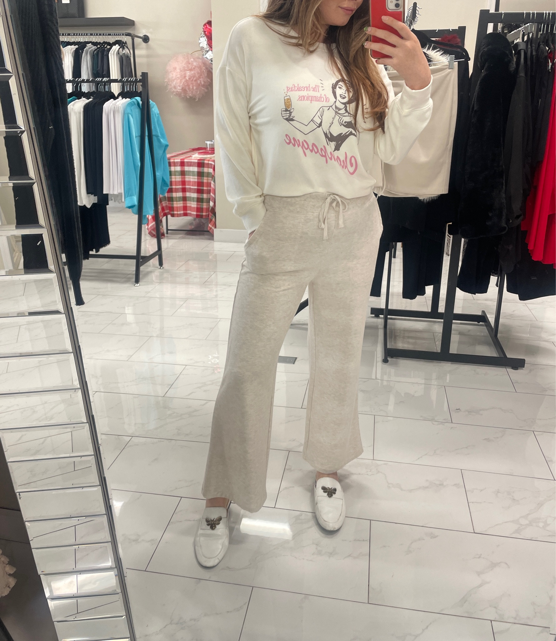 🍾 sweatshirt 

#LTKHoliday #LTKstyletip #LTKfindsunder100