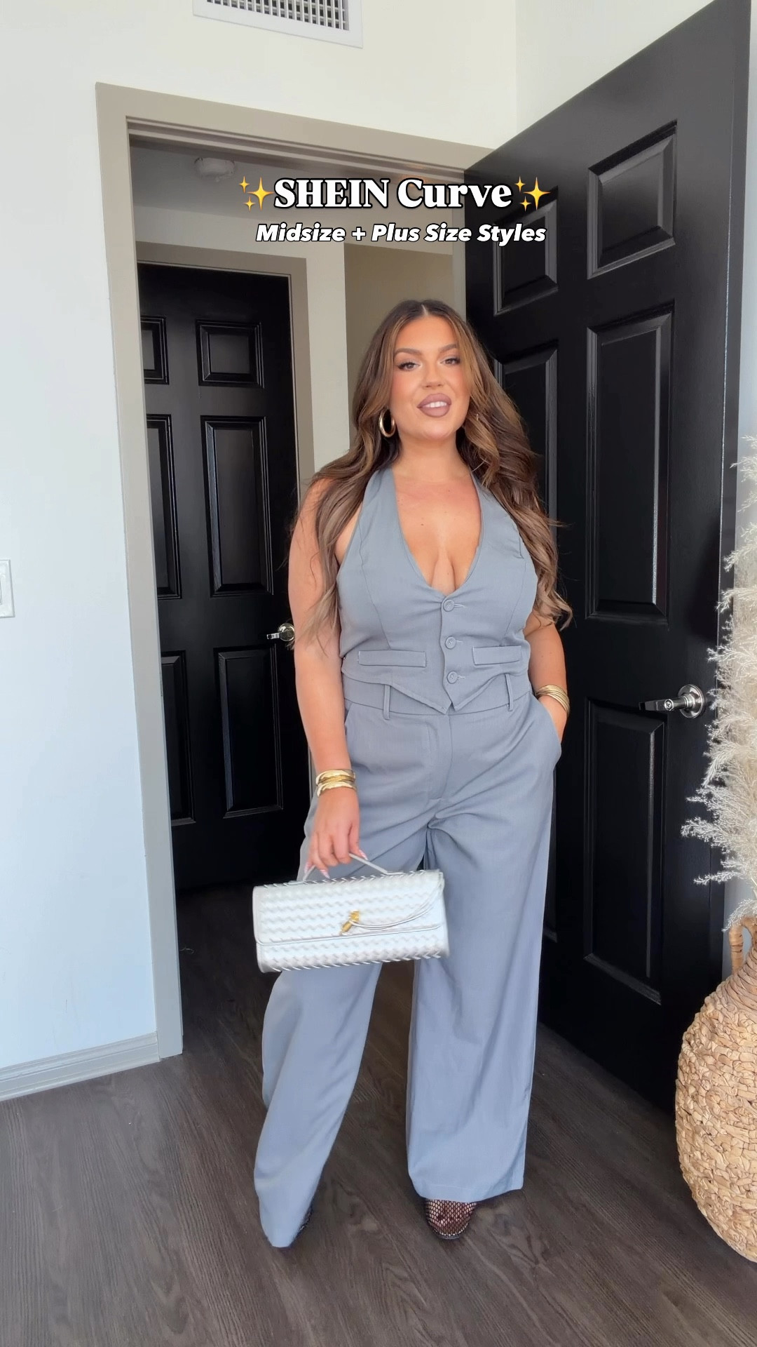 SHEIN Curve Midsize & Plus Size Fall Fashion Haul! I’m wearing a size 0X (US12) in all styles!

Discount code: SCus10lizthul112


I wanted to style a range of SHEIN curve fall fashion! These looks are perfect for the upcoming holiday season, Thanksgiving, outings with friends, date, nights, etc.! Let me know which look is your favorite 😘

#LTKPlusSize #LTKMidsize #LTKFindsUnder50