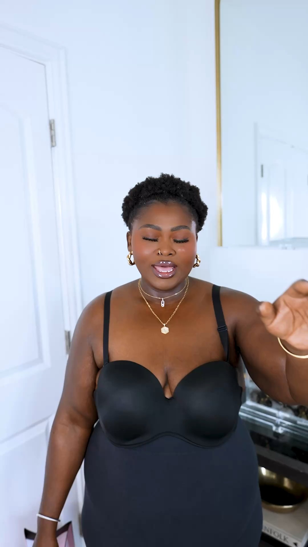 This @victoriassecret bras are so good!! I’ve gotten a couple of bras that I love from them so I decided to go get a strapless bra and I love the fit on this!!! 

.
.
.
.
.
.
.
.
.

.

#bra #fashion #ootd #victoriassecret #fyp #trendingreels #weightloss