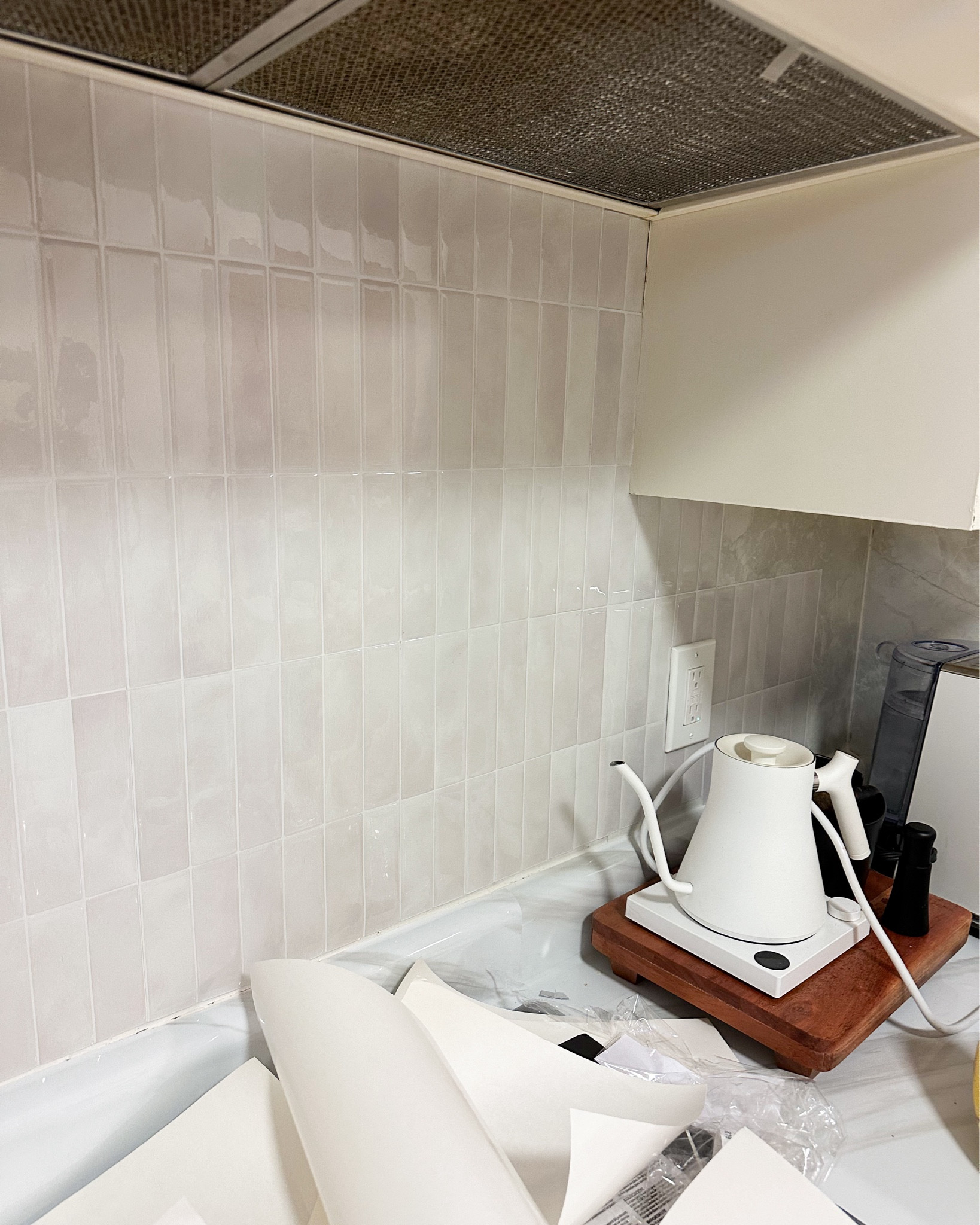 Peel & Stick Backsplash that is *actually* easy to install 🛠️

#LTKFindsUnder50 #LTKHome