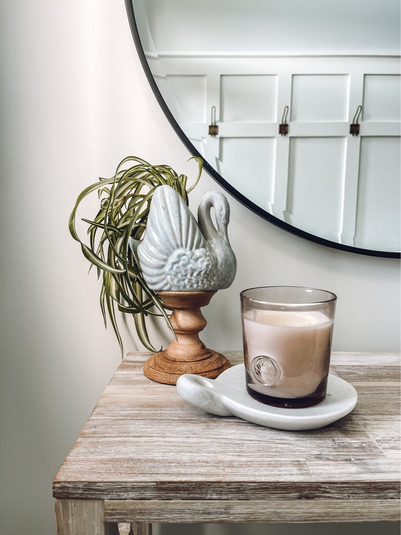 Entryway decor 

Small planter, vintage planter, swan planter, round black mirror, Amazon finds, Amazon home decor , Target home decor, console styling ideas

#LTKhome #LTKstyletip #LTKFind