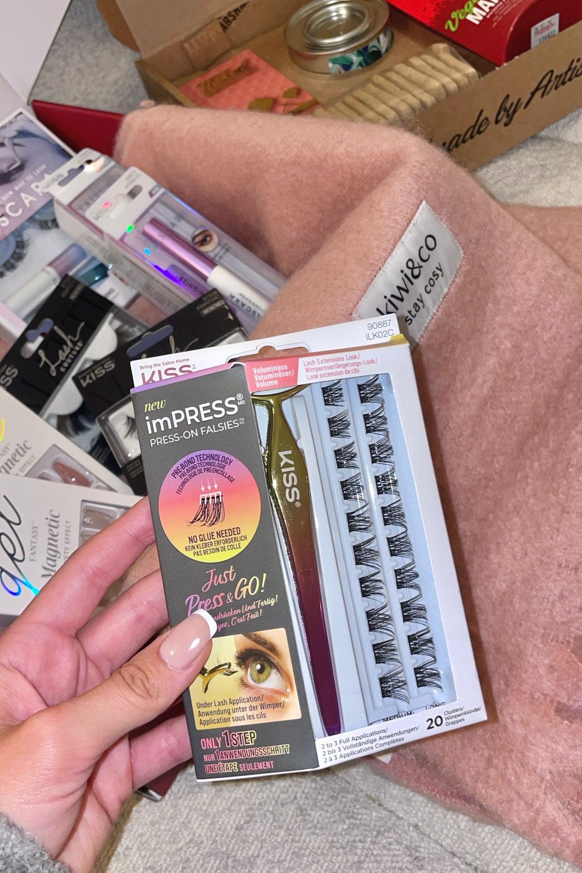 False press on lashes, kiss 

#LTKeurope #LTKSeasonal #LTKbeauty