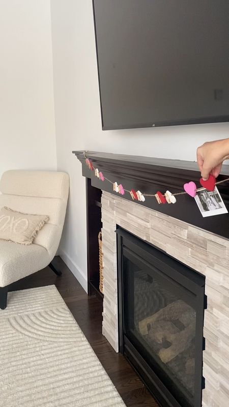 all the pink & red please 🩷❤️✨🫶🏼
#valentinesdaydecor #minimalisthomedecor #minimalist #valentinesdayhomedecor #instax #polaroidpictures #homedecor

#LTKSeasonal #LTKhome #LTKfindsunder50