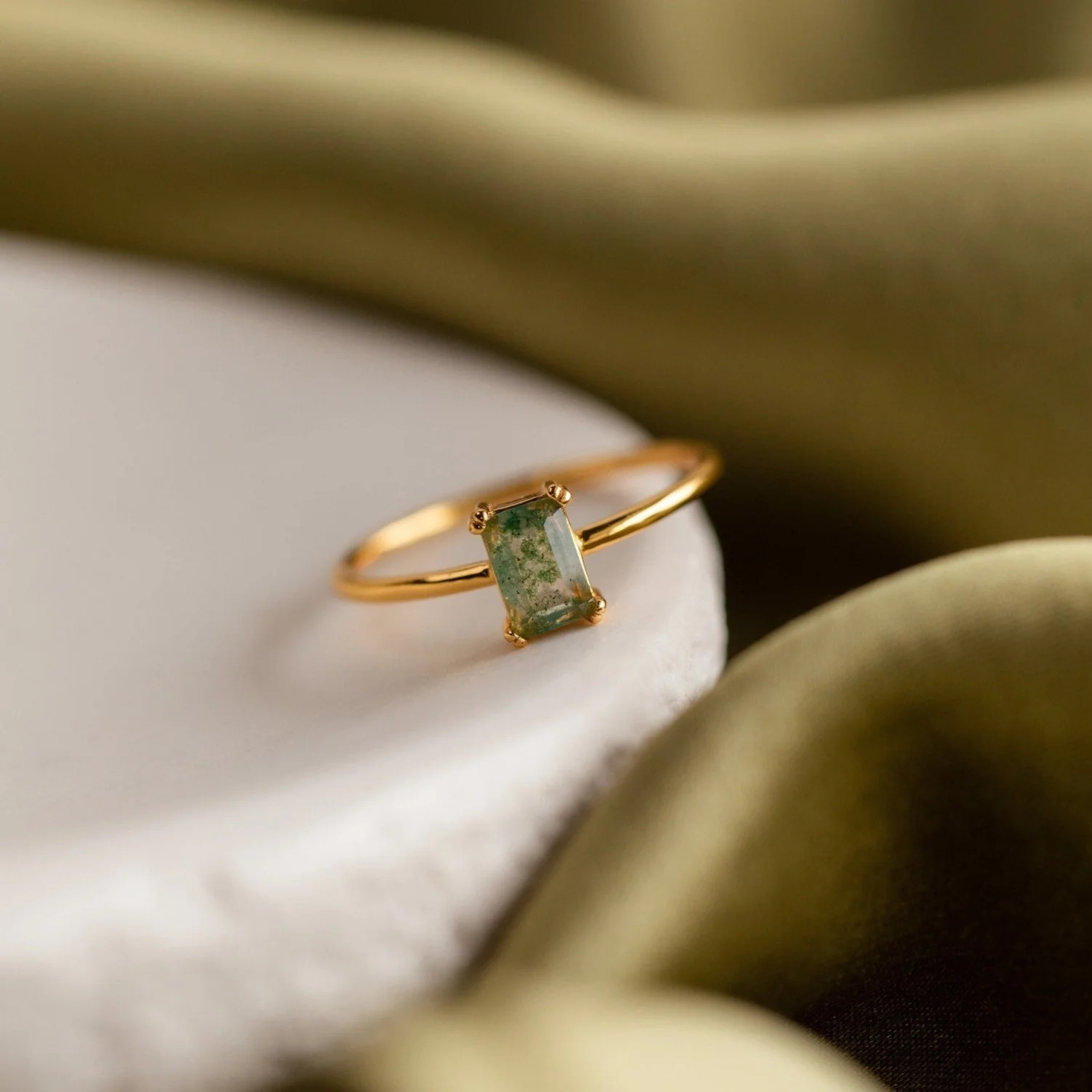 Agate Emerald Solitaire Gemstone Ring in 18K Gold | Caitlyn Minimalist | Caitlyn Minimalist