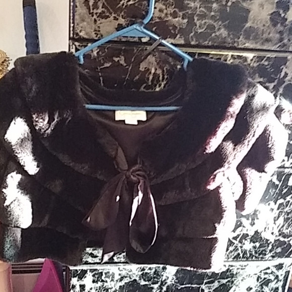 Faux Fur shawl ( Jessica Simpson) | Poshmark