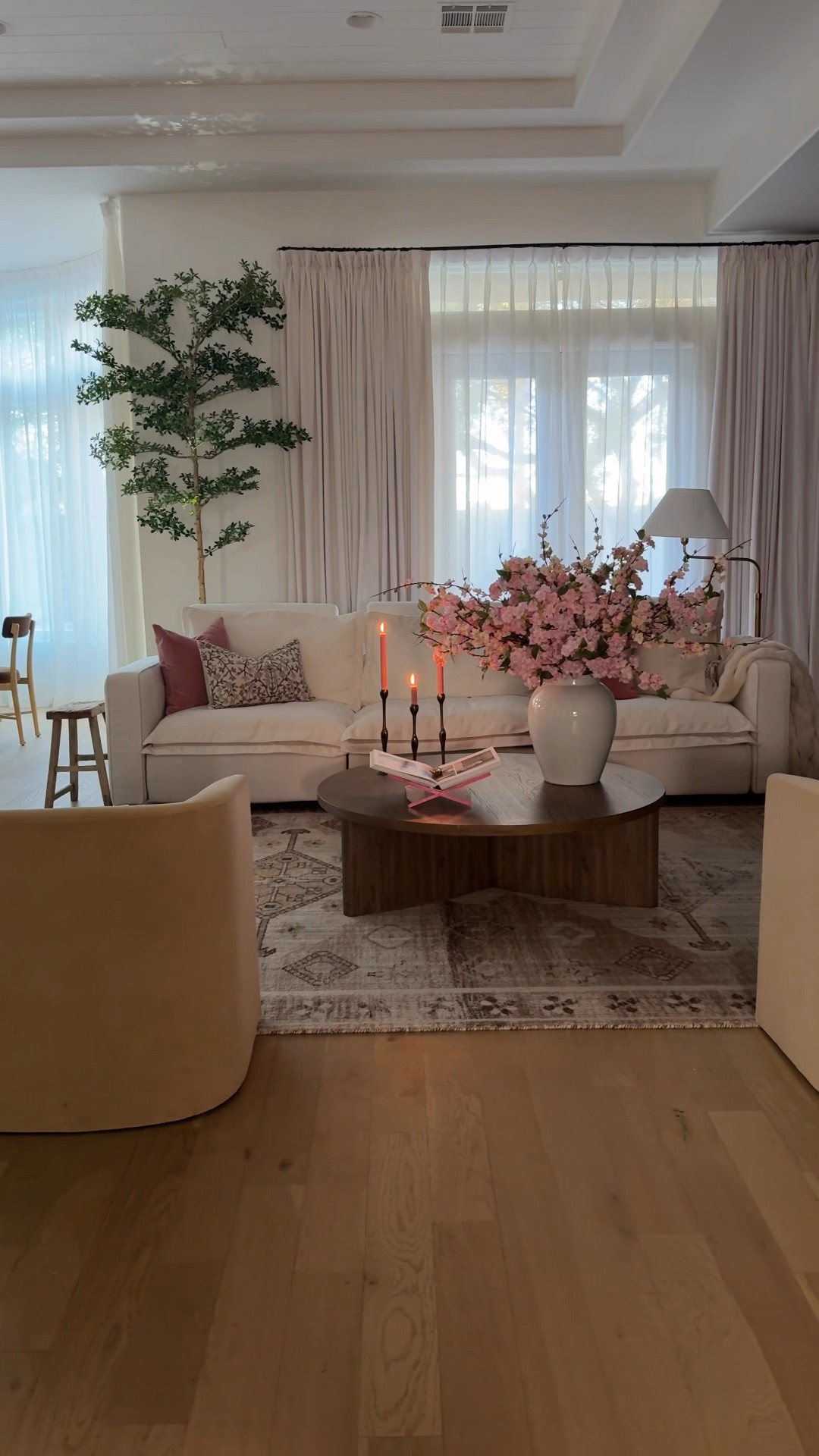 Living room - Code JILL20 for 20% off at Alice Lane Home

#LTKHome #LTKmomlife #LTKdayinmylife