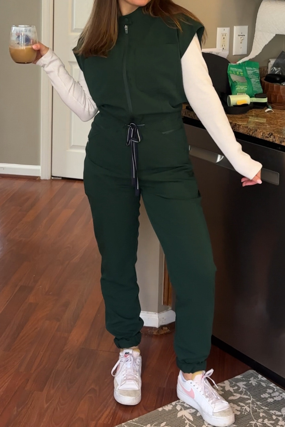 Size small, I’m 5’1” and rolled the pants twice lol 