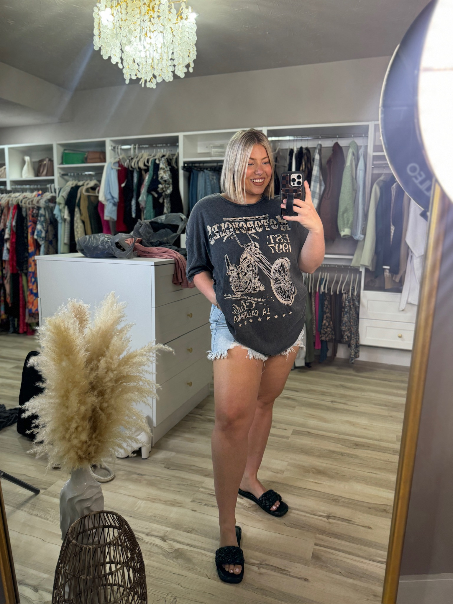 Walmart find 👀 $10 graphic tee! Sized up to an XXL✨

#walmart #walmartfashion #walmartoutfit #midsizeoutfit #midsizeoutfits #summeroutfits #summeroutfit #midsize #midsizestyle #midsizegals #CreatorFavorites2024 #walmartoutfits #walmartstyle #walmartfind #walmartfinds  

#LTKFindsUnder100 #LTKFindsUnder50 #LTKMidsize