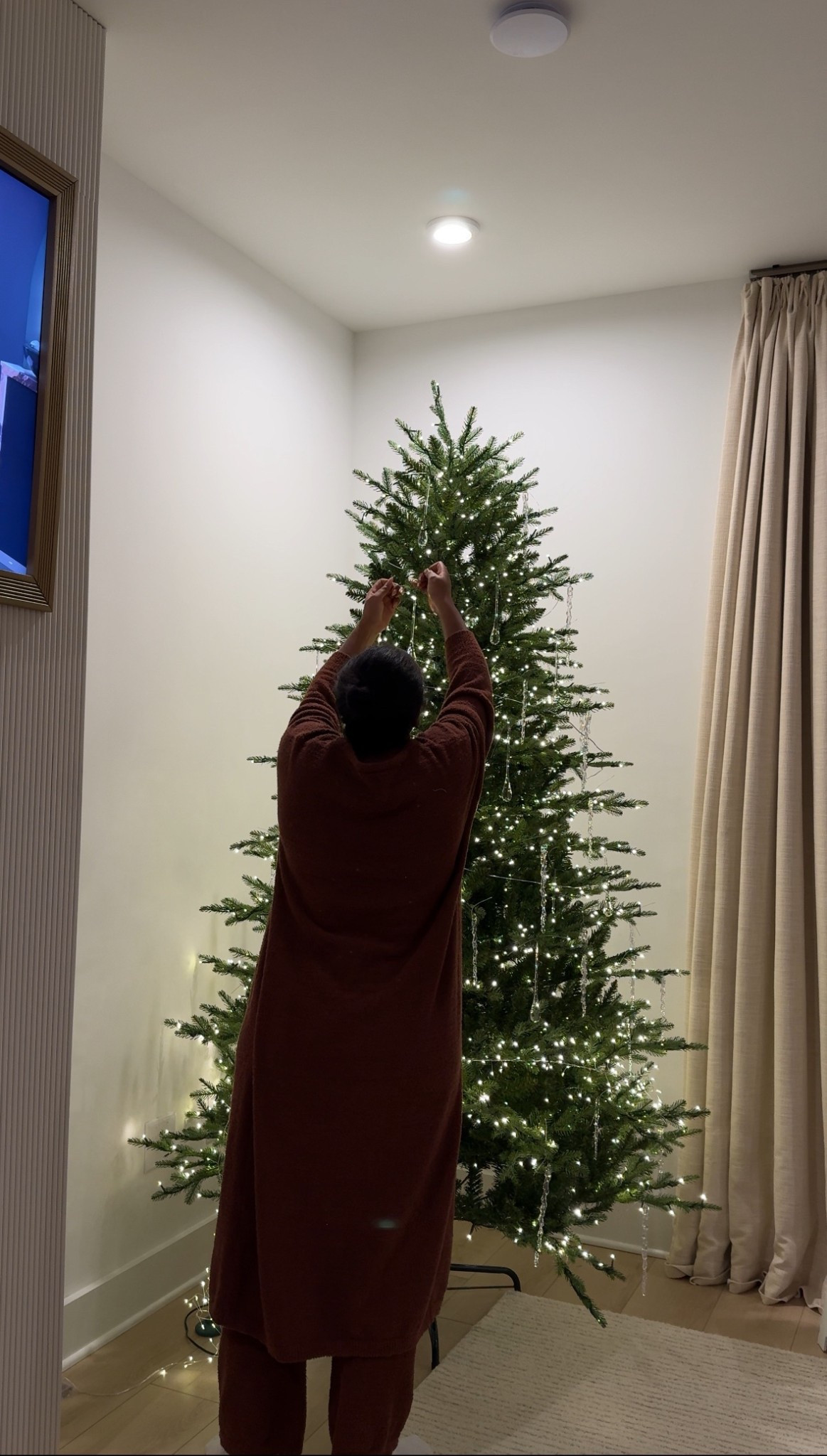 I finally got my hands on the viral grande duchesse tree and it’s definitely worth the hype! I got 7.5 ft and it’s just perfect.


Christmas tree, Christmas tree decoration, holiday decor, minimalist Christmas tree decor, grande duchess Christmas tree 

#LTKSeasonal #LTKHoliday #LTKHome