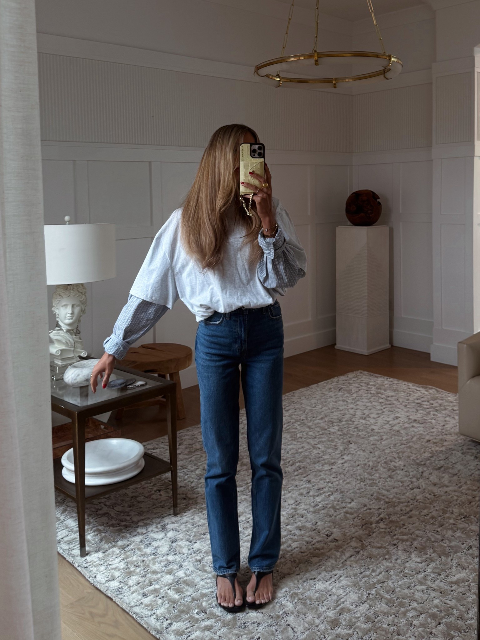 LOVE this fit 

Top runs big 
I’m wearing xs and it’s big 