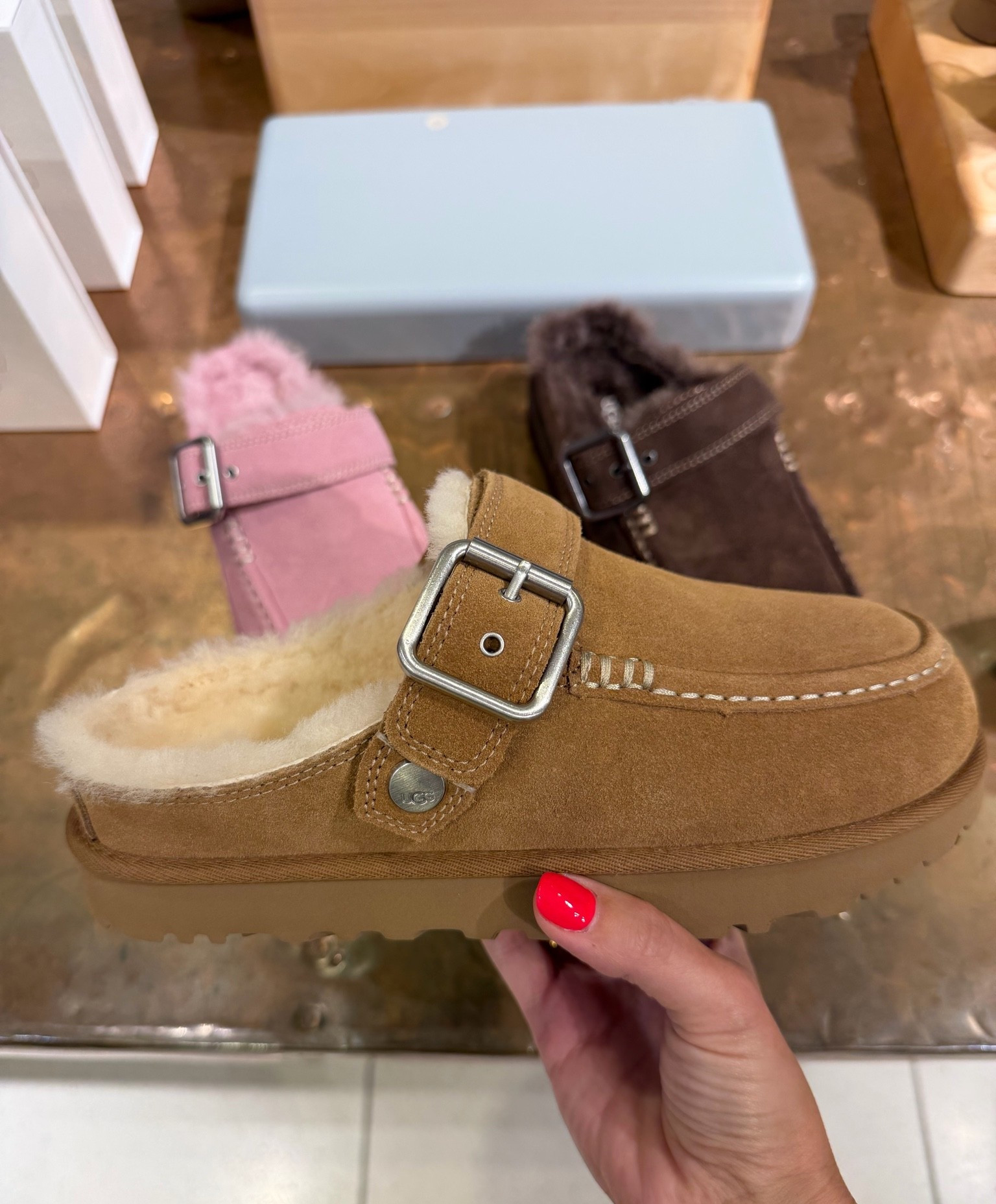 Ugg clogs 🍂
Fall shoes