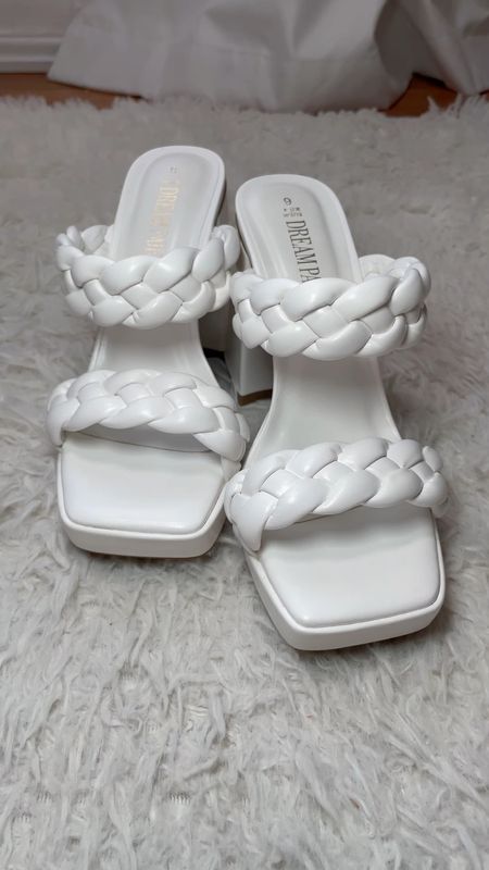 White slip on chunky heels


#LTKVideo #LTKShoeCrush #LTKFindsUnder50