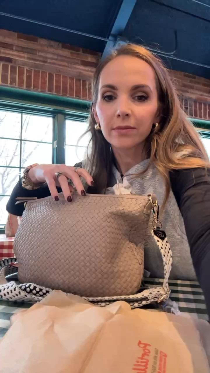 My favorite @quince purse handbag + what’s inside when I travel 

#LTKTravel #LTKItBag #LTKWatchNow