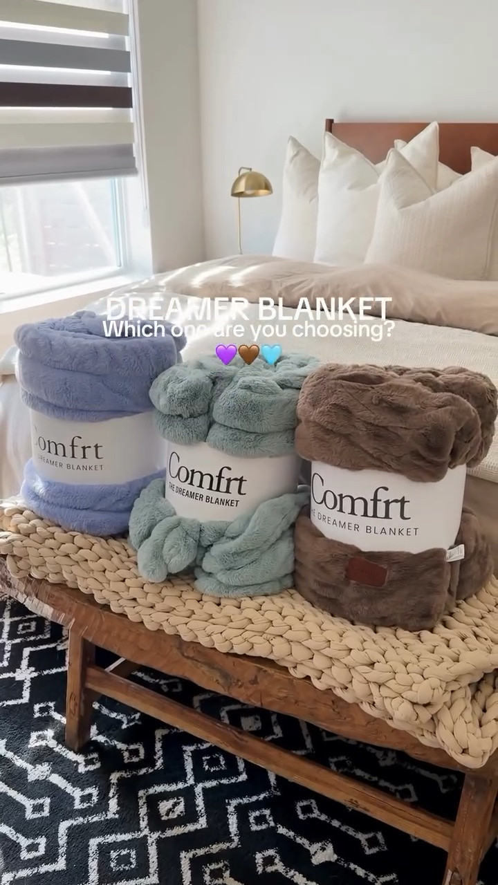 I’m so obsessed with this blanket that I got a few colors 🤪 

@comfrt #comfrt #comfrtdreamerblanket

#LTKHome