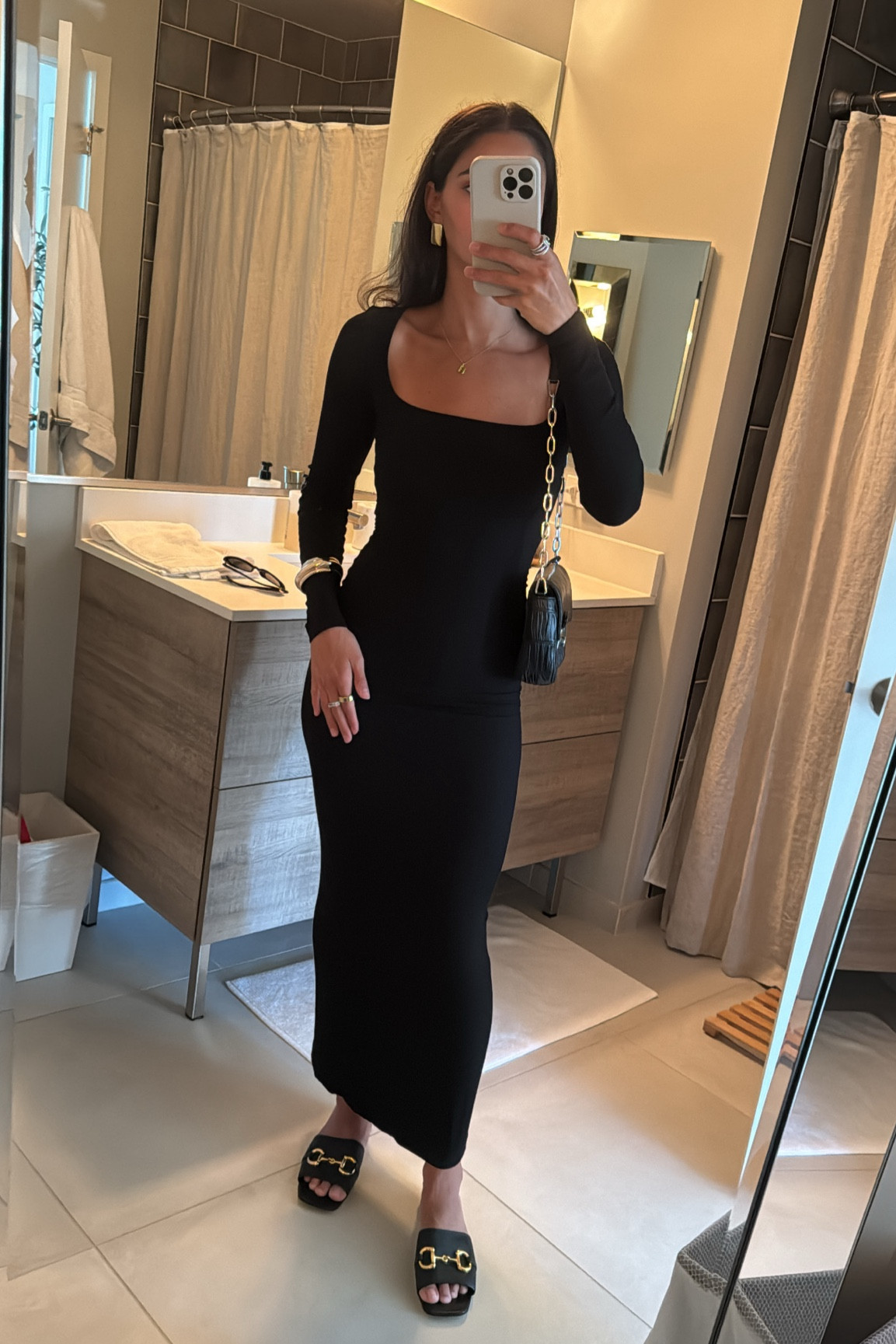 All time favorite dress to dress up or down

#casual #datenight #minimalist #cozy


#LTKFindsUnder100 #LTKParties #LTKTravel