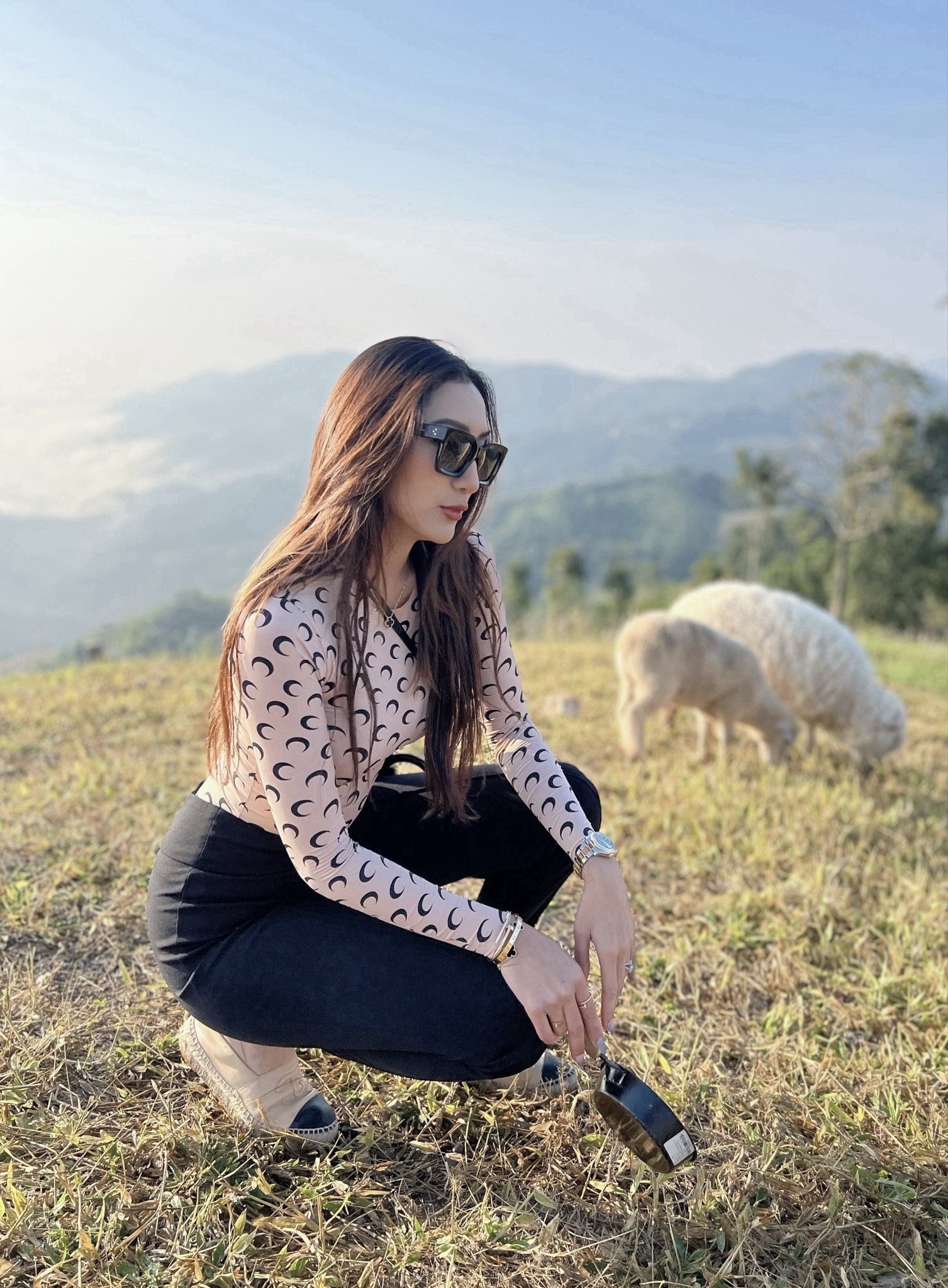 🐑☕️🤍 ᴀ ɢᴏᴏᴅ ᴍᴏʀɴɪɴɢ ɪɴ ᴄʜɪᴀɴɢʀᴀɪ, ᴛʜᴀɪʟᴀɴᴅ ☁️🍃ᴛʜᴇ ꜱᴇᴀ ᴏꜰ ꜰᴏɢ 🇹🇭 #OOTD

#LTKstyletip #LTKitbag #LTKshoecrush