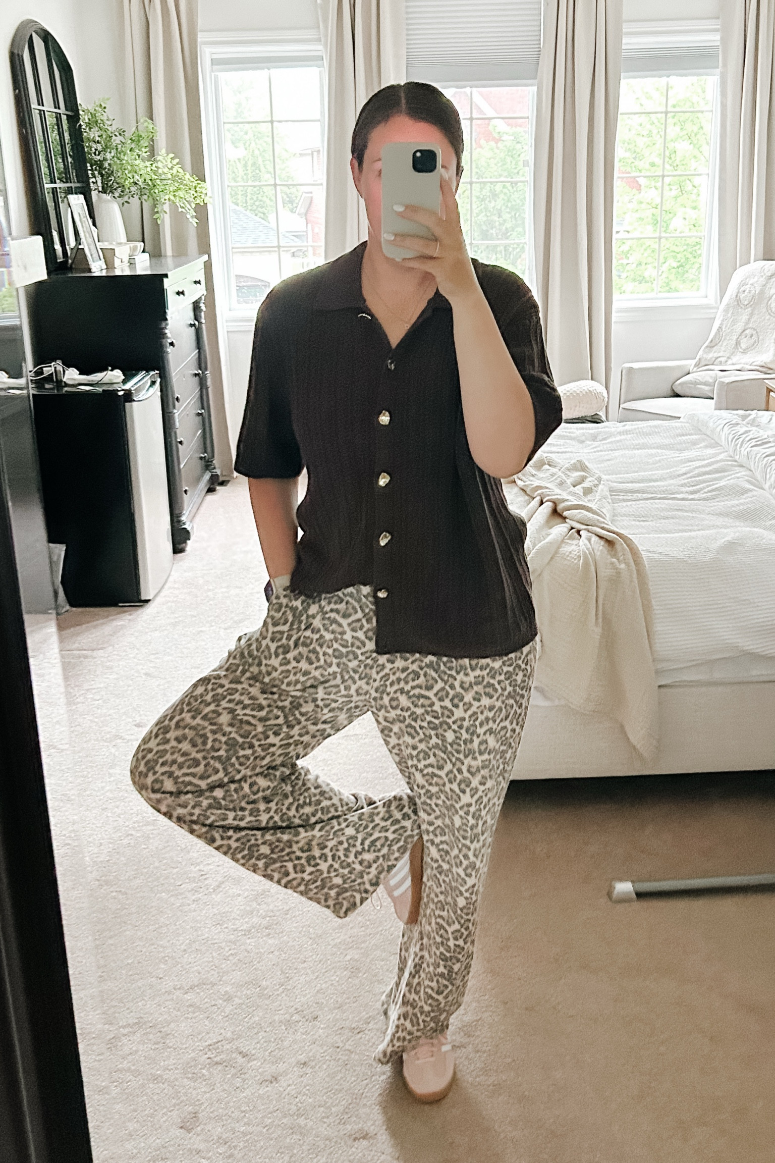 Daily midsize breastfeeding nursing friendly Spring Summer outfits 

Pants - Aerie (medium but could have sized down)
Top - H&M (M)
Shoes - adidas  gazelles (size down .5) 


#LTKsummer #LTKcanada #LTKmidsize