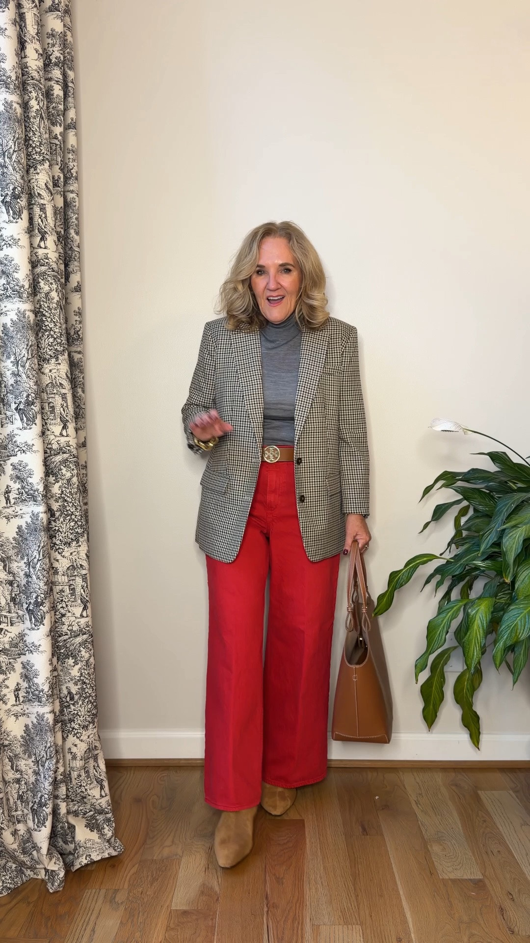 Lightweight gorgeous merino wool turtleneck medium 
Blazer 8 petite it’s lightweight 
Jeans 29 short 
Booties are going to be on repeat!