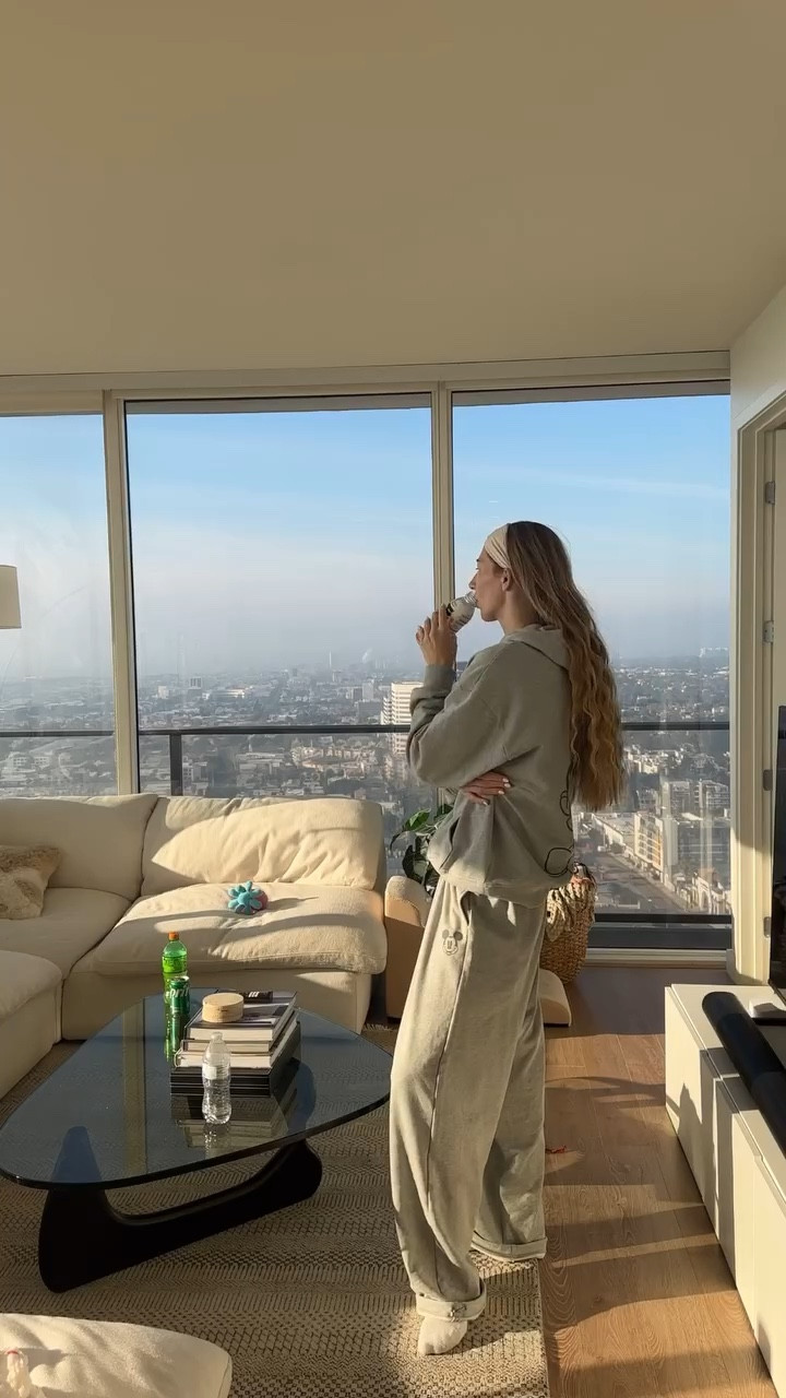 How cute is this Gap X Disney outfit!! It’s Monday so let’s refresh this apartment! 🤩🧼 

#emilyaskin#askinem#apartment#apartment#highrise#la#losangeles#amazonfinds#luxury#cleantok#asmr#organized#restocking#restock#restockasmr#organization#homehacks#interiordesign#amazonfinds#musthaves #cleaning#apartment#apartmentrefresh