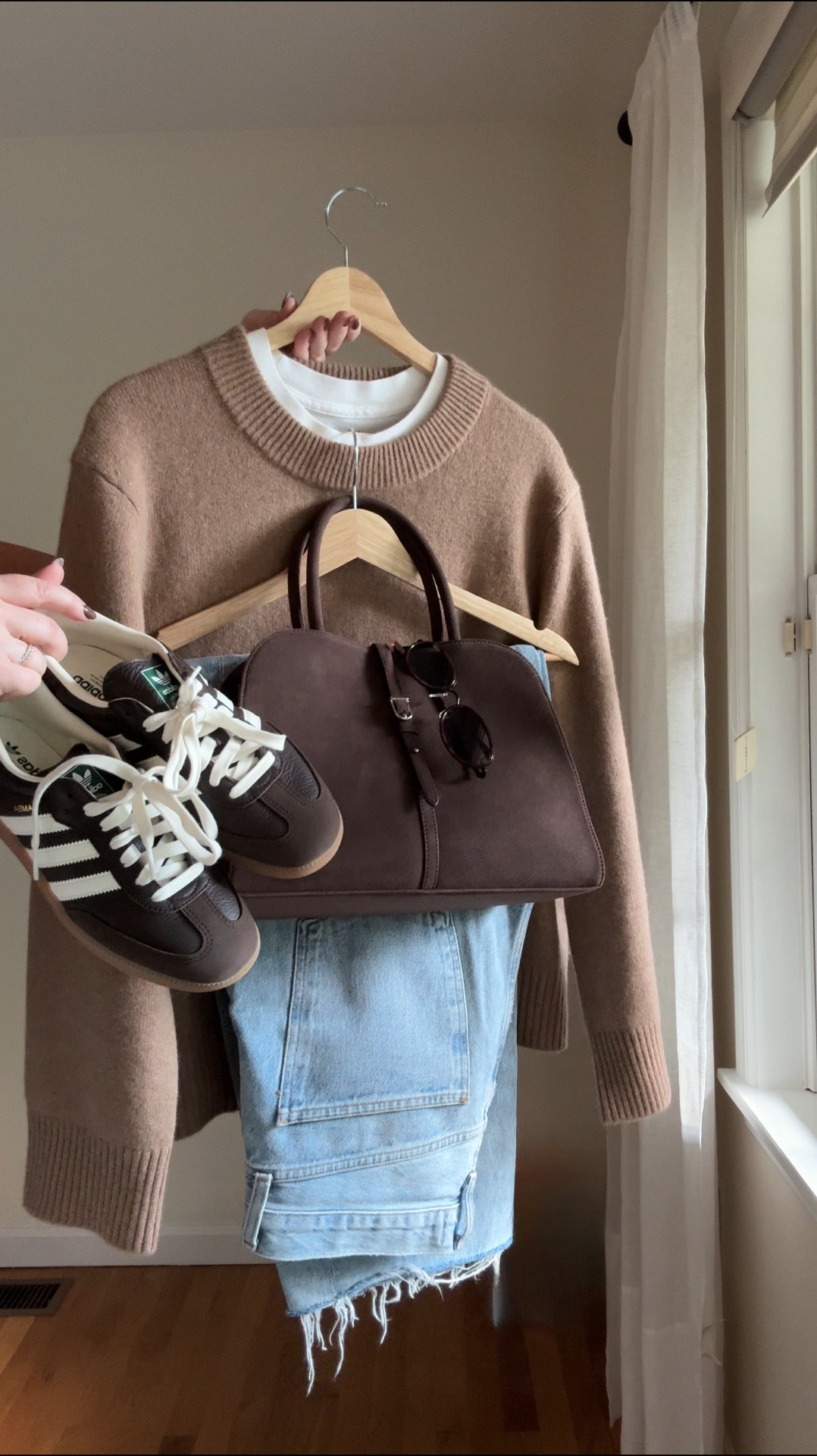 Easy casual fall outfit. Quince’s Mongolian cashmere oversized sweater is one of my FAVORITES in my rotation. Stay TTS!!

Casual fall outfit, barrel jeans outfit, chocolate brown, oversized sweater outfit, AGOLDE jeans

#LTKSeasonal #LTKStyleTip