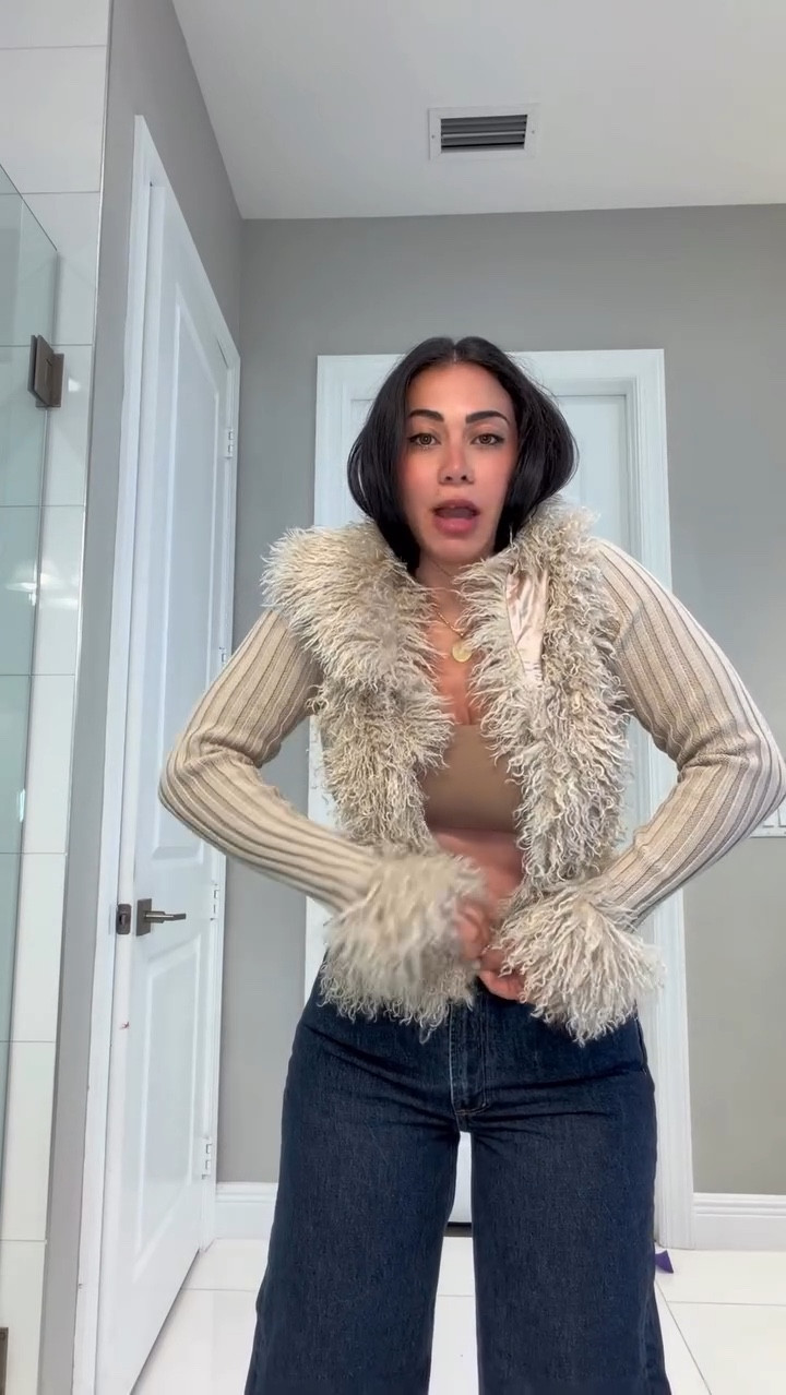 Let’s get dressed and switch up our mood today 💃🏻✨

Outfit details
Jeans @agolde 
Sweater @iamgia @revolve 
Bag @dior 
Sunglasses @miumiu 

#winteroutfitideas #getdressedwithme #ootd