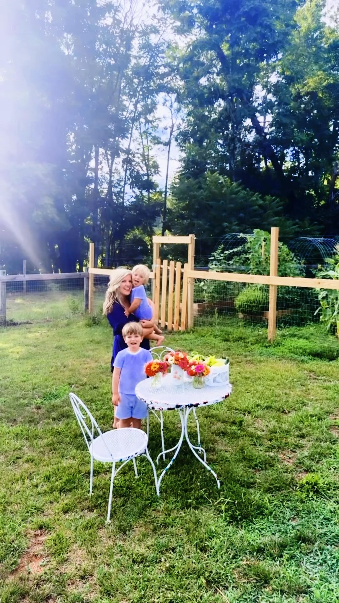 Come along with us to pick some homegrown flower bouquets from our farm garden 💐🪴👩‍🌾🌸🦋🌻🌾🪻🪷