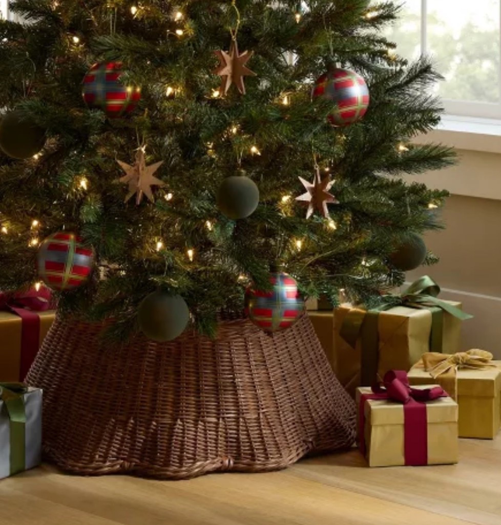 New Heath & Hand with Magnolia and Threshold with Studo McGee Christmas defor at Target! 🎄🎅🏼





Holiday decor
Christmas decor
Christmas home decor


#LTKHome #LTKSeasonal #LTKStyleTip