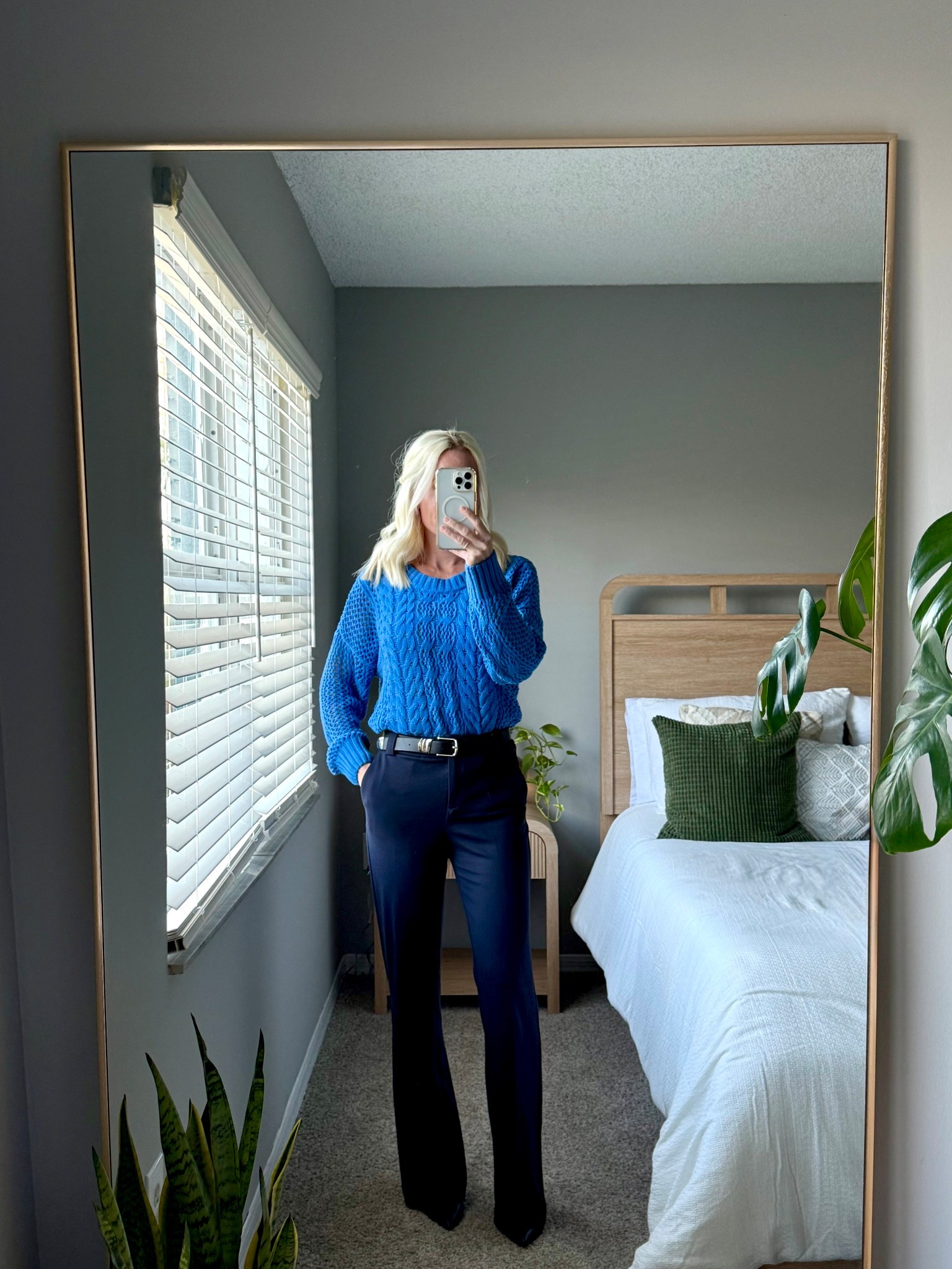 Winter blues ❄️💙

Women’s work outfits, winter outfits for women, office looks, navy blue skinny trouser, bright blue sweater, neural home decor 

#LTKHome #LTKootd #LTKWorkwear