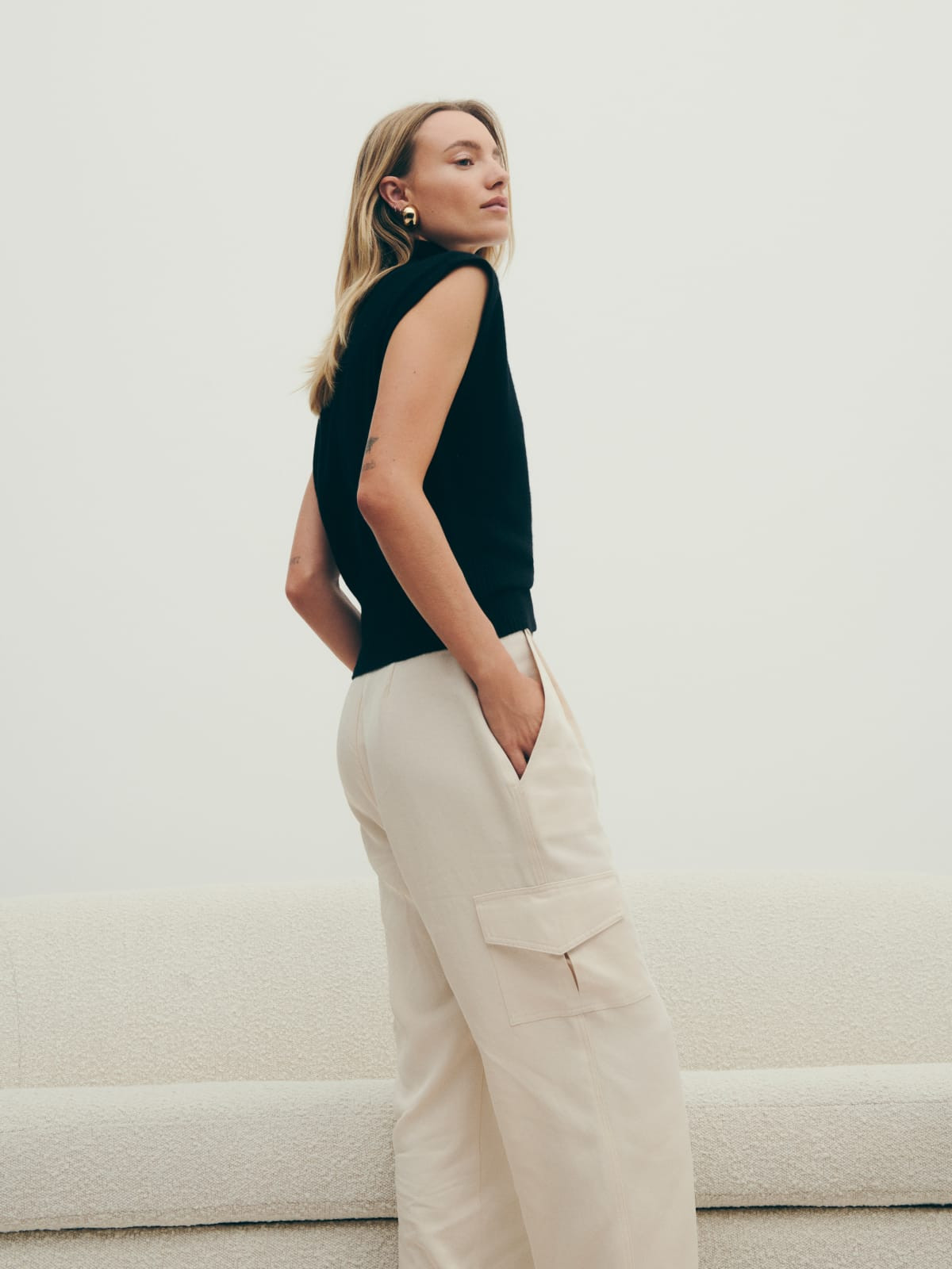 Arco Cashmere Sleeveless Turtleneck Sweater | Reformation (Global)