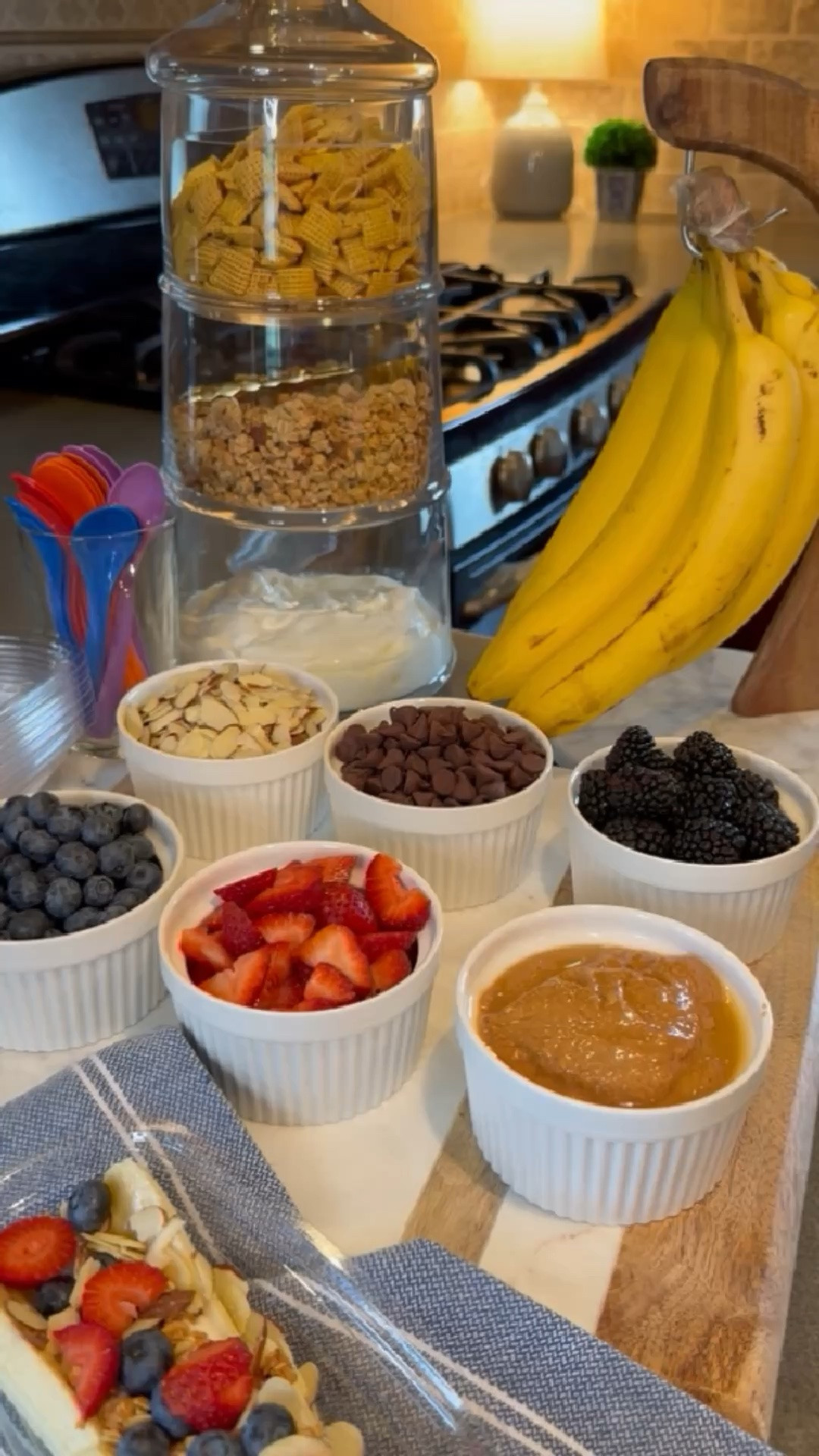 Yogurt banana boat breakfast bar idea 🍌🍓🫐

#LTKHome #LTKfoodie #LTKdayinmylife