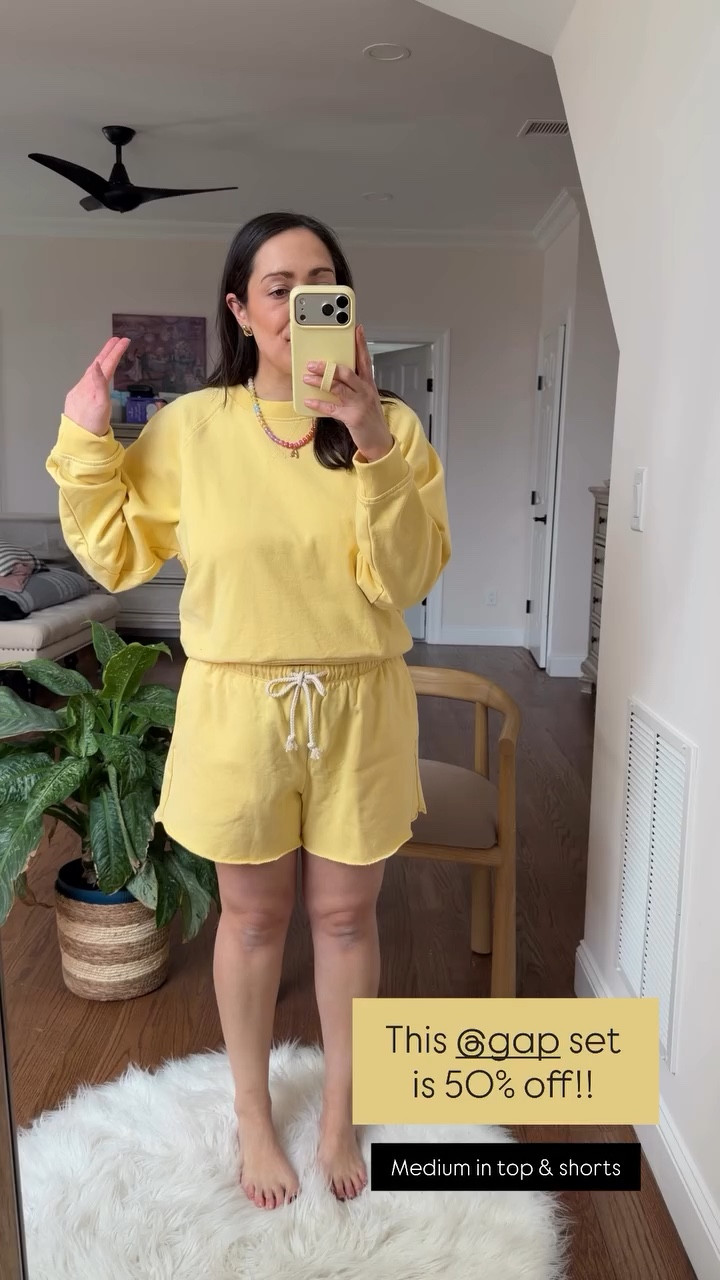 This @gap set is 50% off!! Medium in top & shorts