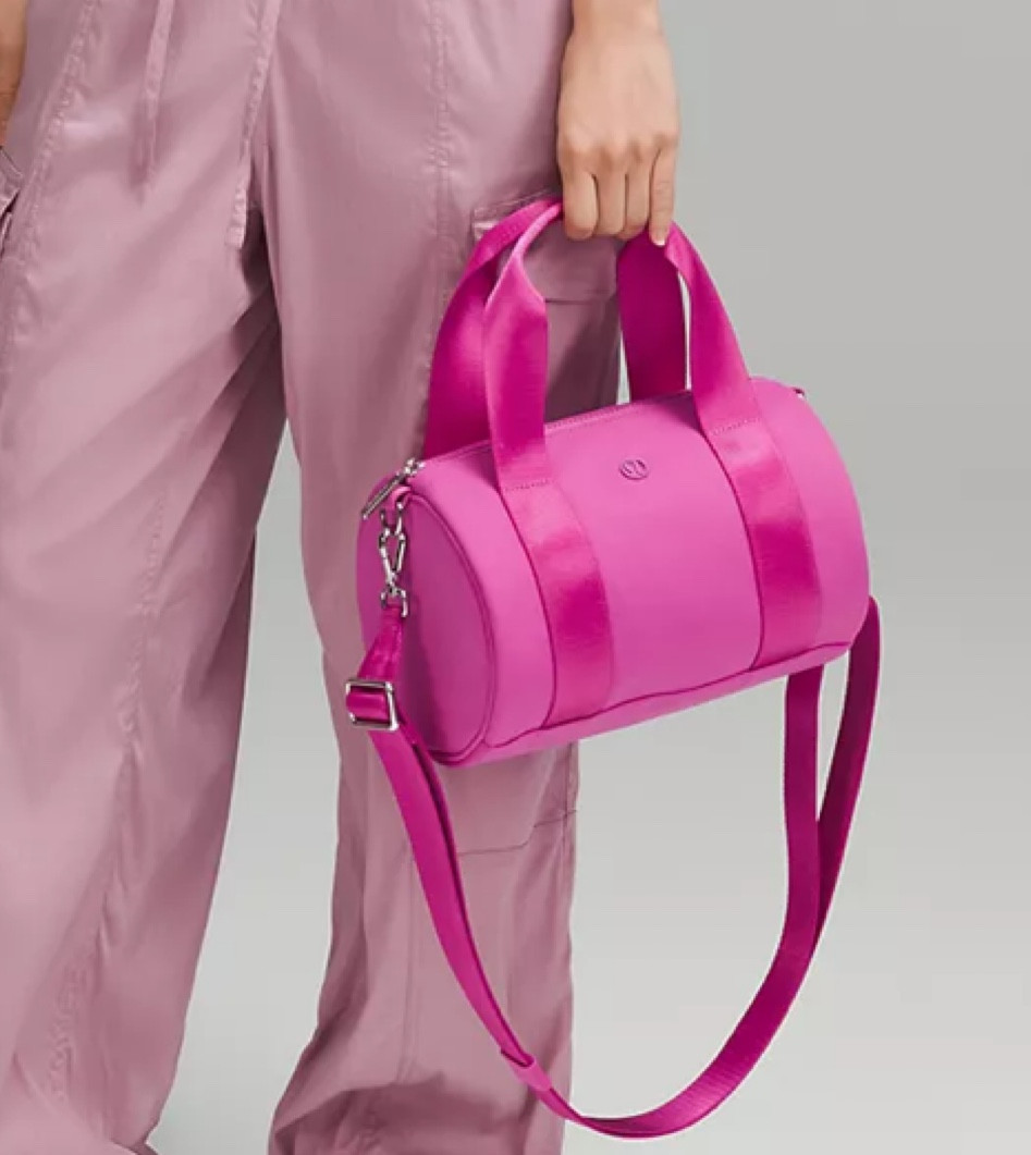 #lululemonbags #lululemon #MiniBarrel #lululemonDuffleBag #pinkbag #trendy #ontrend

#LTKStyleTip #LTKItBag