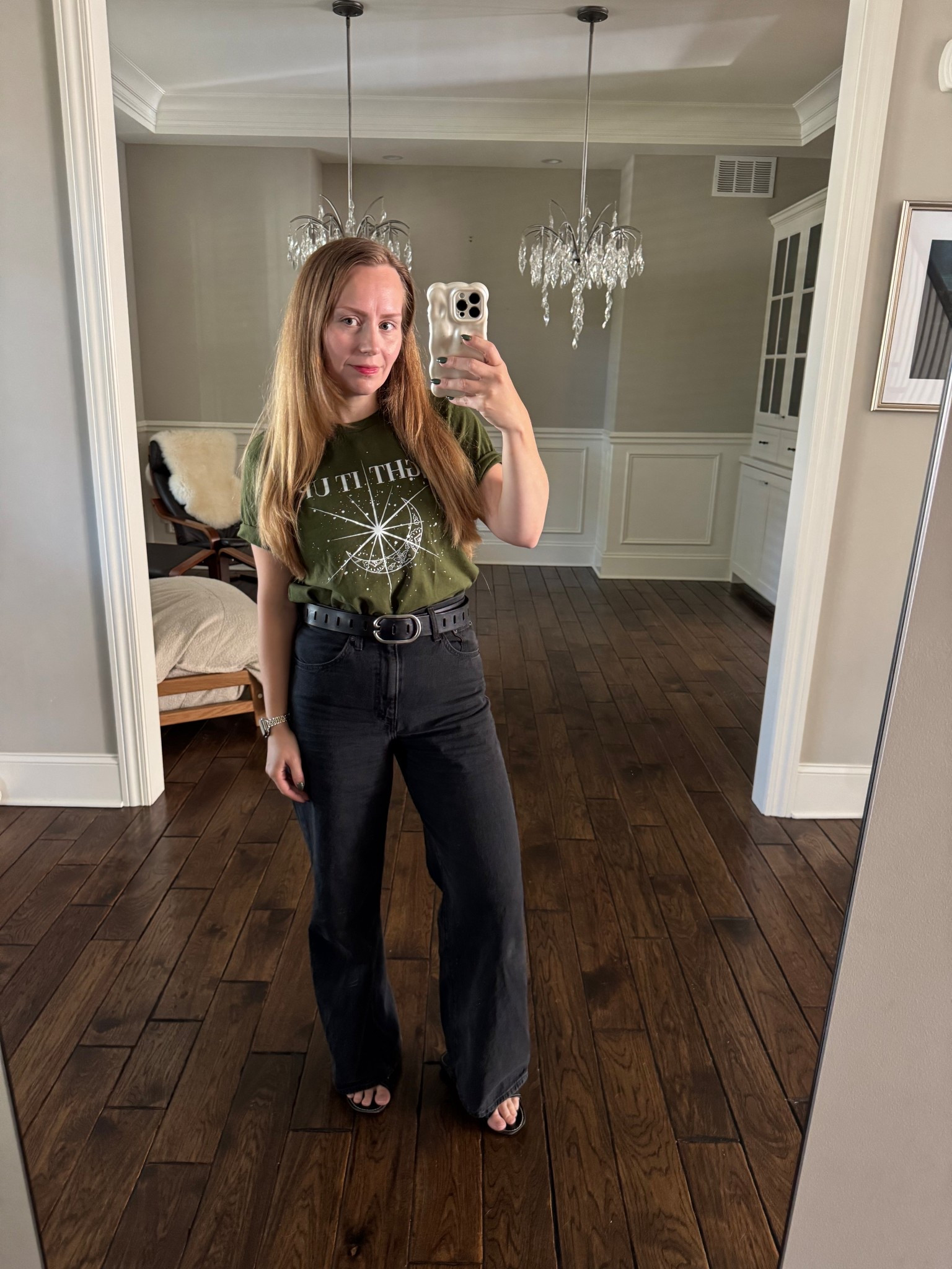 Wore my Crescent City “Light it Up” tee to book club tonight ❤️

#LTKFindsUnder50 #LTKSeasonal