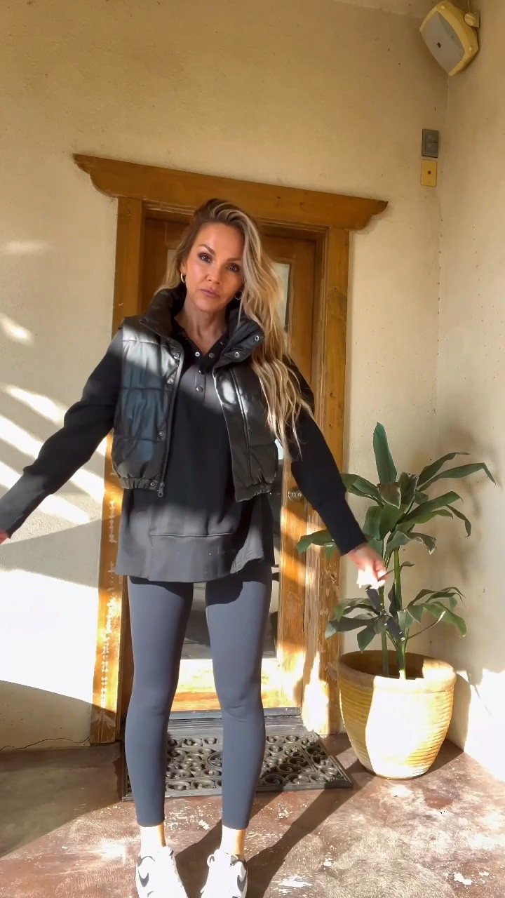 Today’s Look for Less
•
#affordablefashion #amazonfashion #amazonfinds #momfit #athlethicwear #comfycozy #puffervest #oversizedsweatshirt #coldweatheroutfit #winteroutfits #momoutfits

#LTKActive #LTKStyleTip #LTKOver40