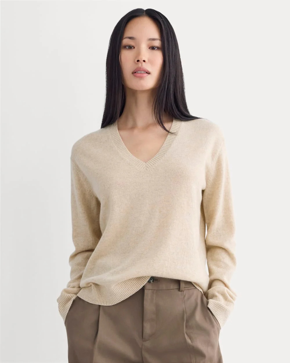 Women's Classic V in Cashmere Sweater by Everlane in Heather Light Camel, Size XXL | Everlane