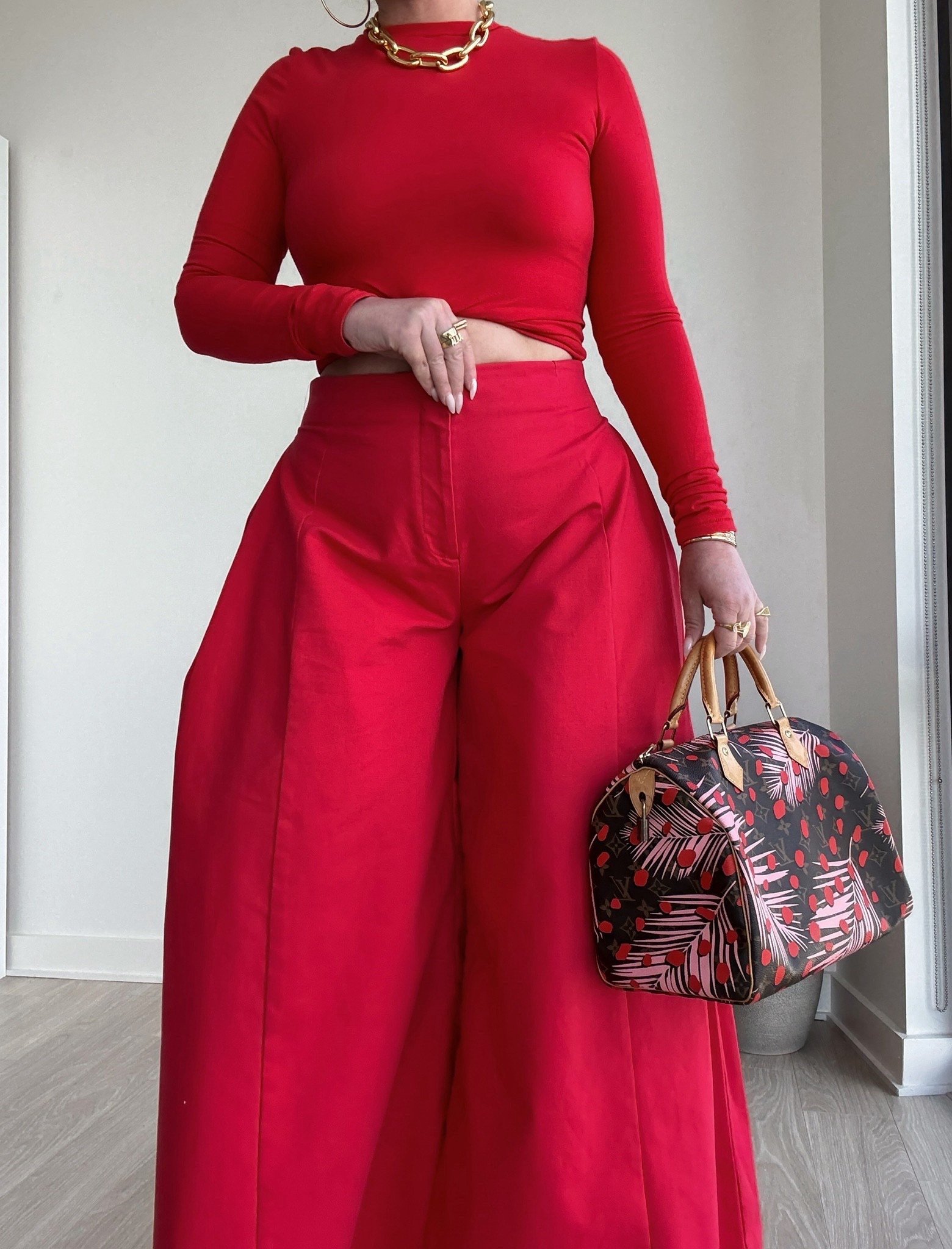 Palazzo pants 


#LTKHoliday #LTKSeasonal