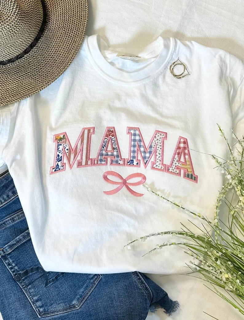 MAMA Quilted Pattern Applique Tee Embroidered Mama T-shirt Mama T-shirt With Bow Vintage Quilt T-... | Etsy (US)