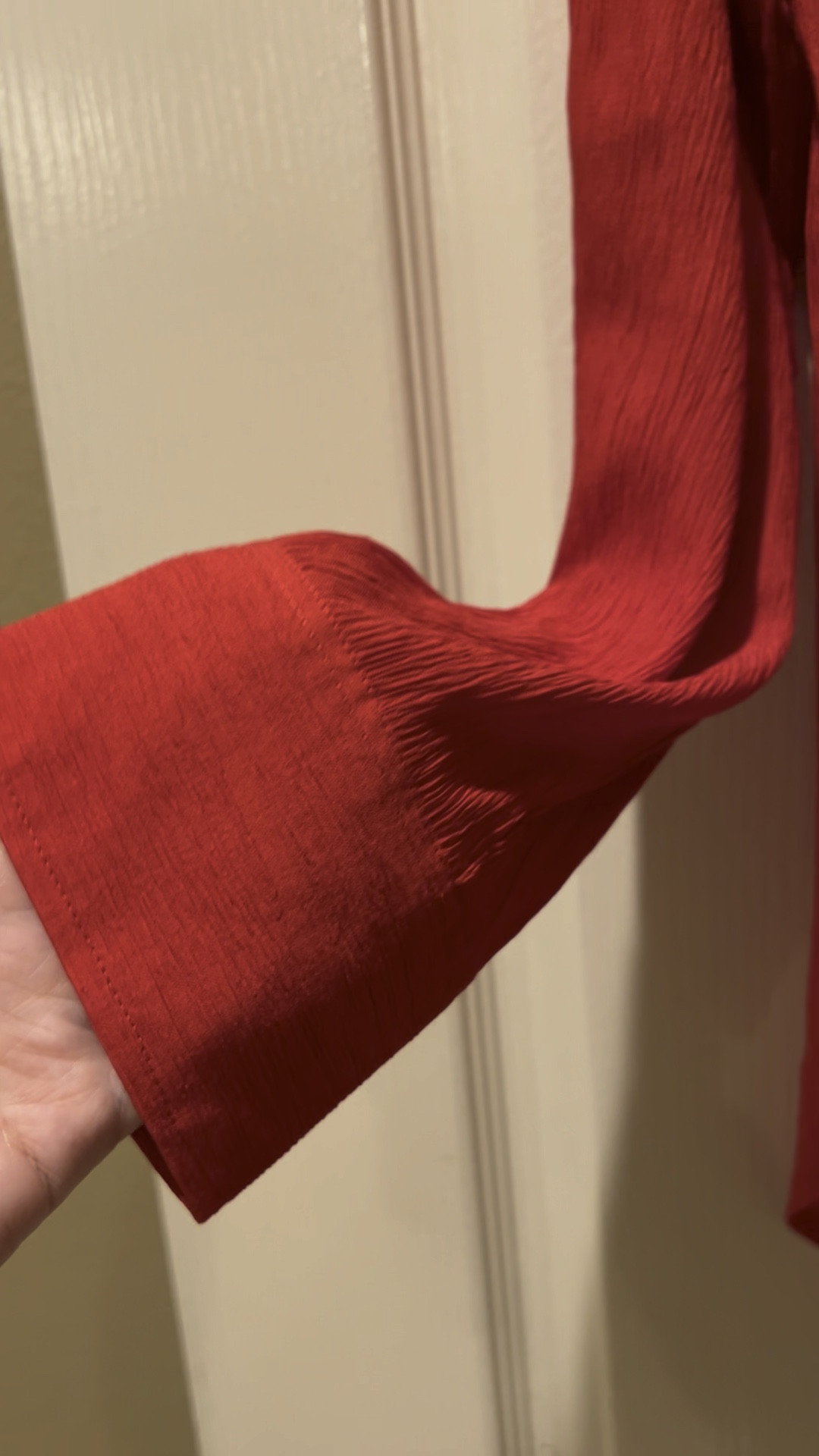 Christmas Red H&M button down oversized shirt
Crinkled 
Sale
Chic


#LTKsalealert #LTKHoliday #LTKfindsunder50