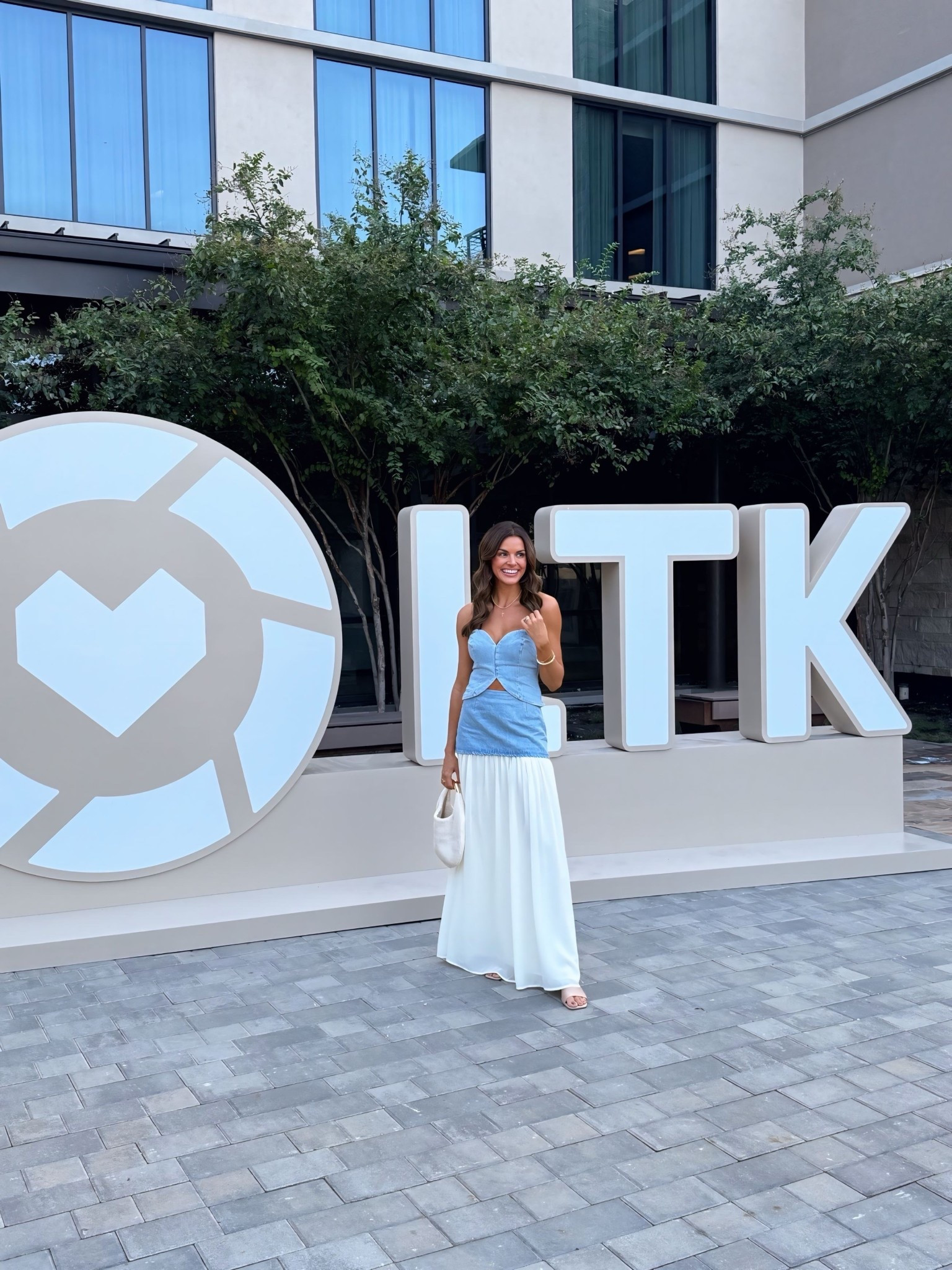 Last night’s outfit! Wearing size medium in the top (size up if you’re bigger chested) and size XS in the skirt! 💗 

#LTKCon