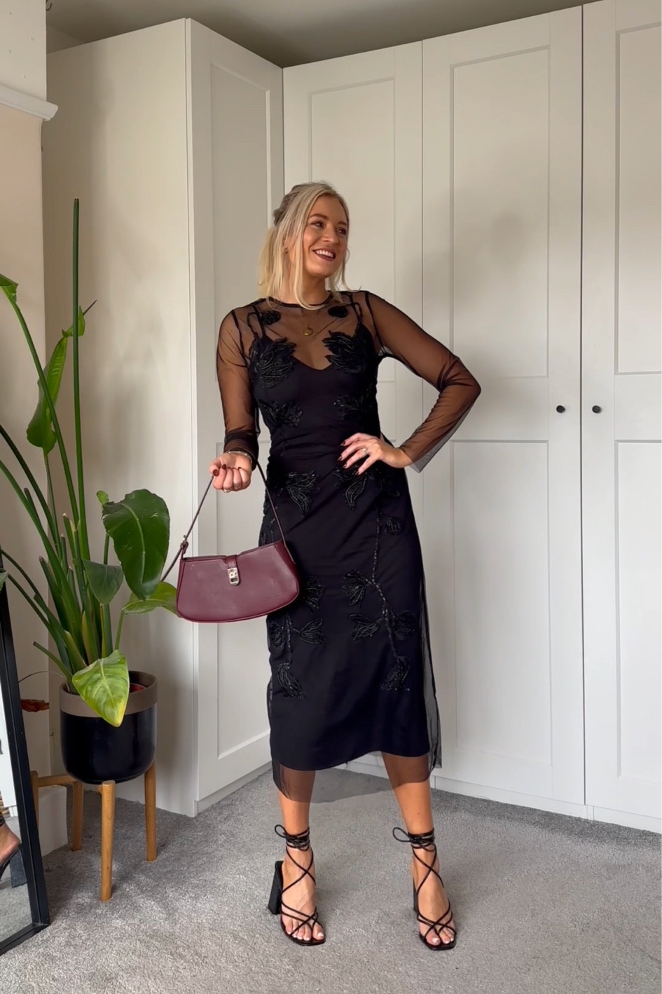 Christmas party dress inspo ❤️

#hm #hmnewin #blackpartydress