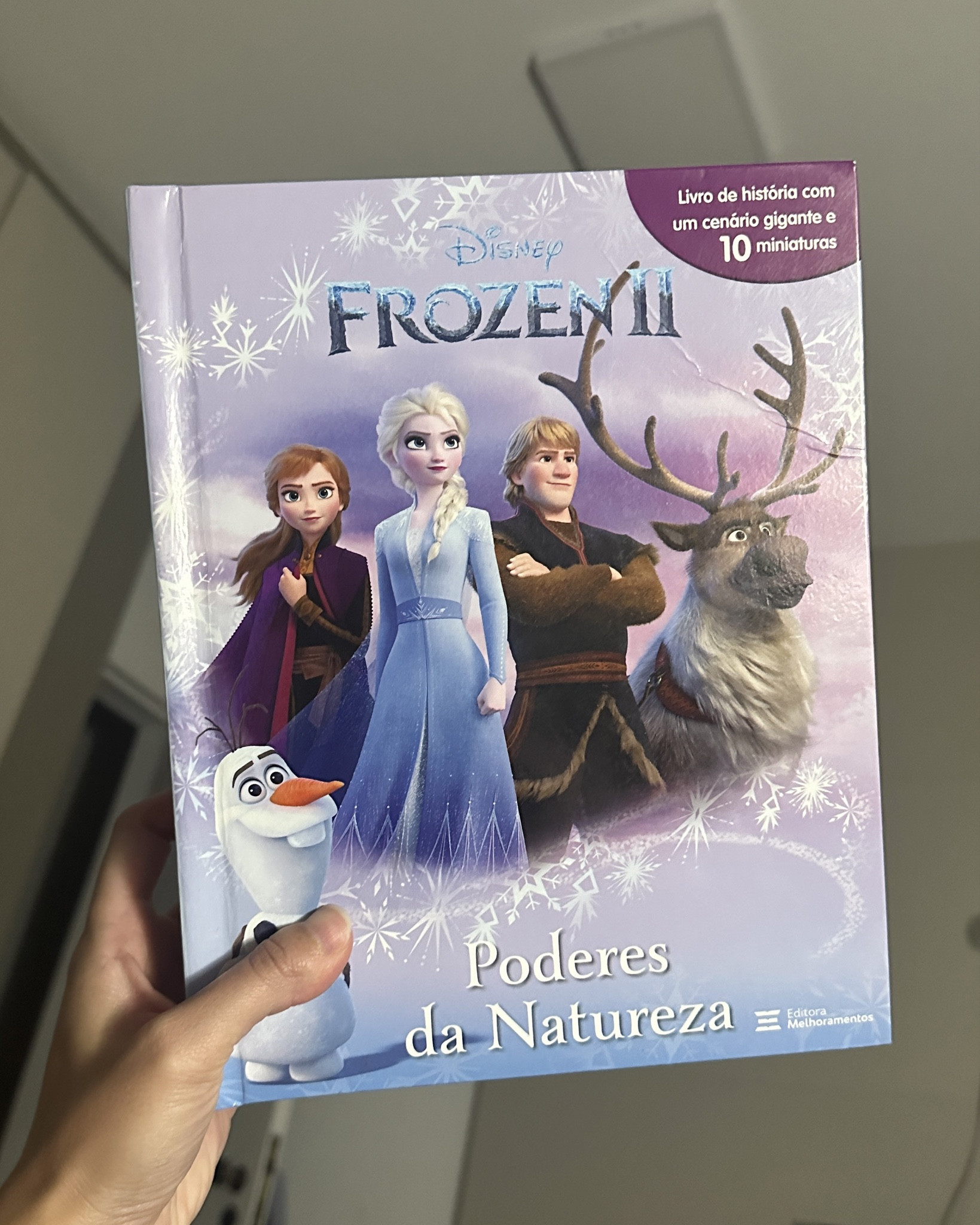 Gigi está na vibe Elsa !! E eu amo esse livro e os personagens 

#LTKkids #LTKmaternity #LTKbrasil