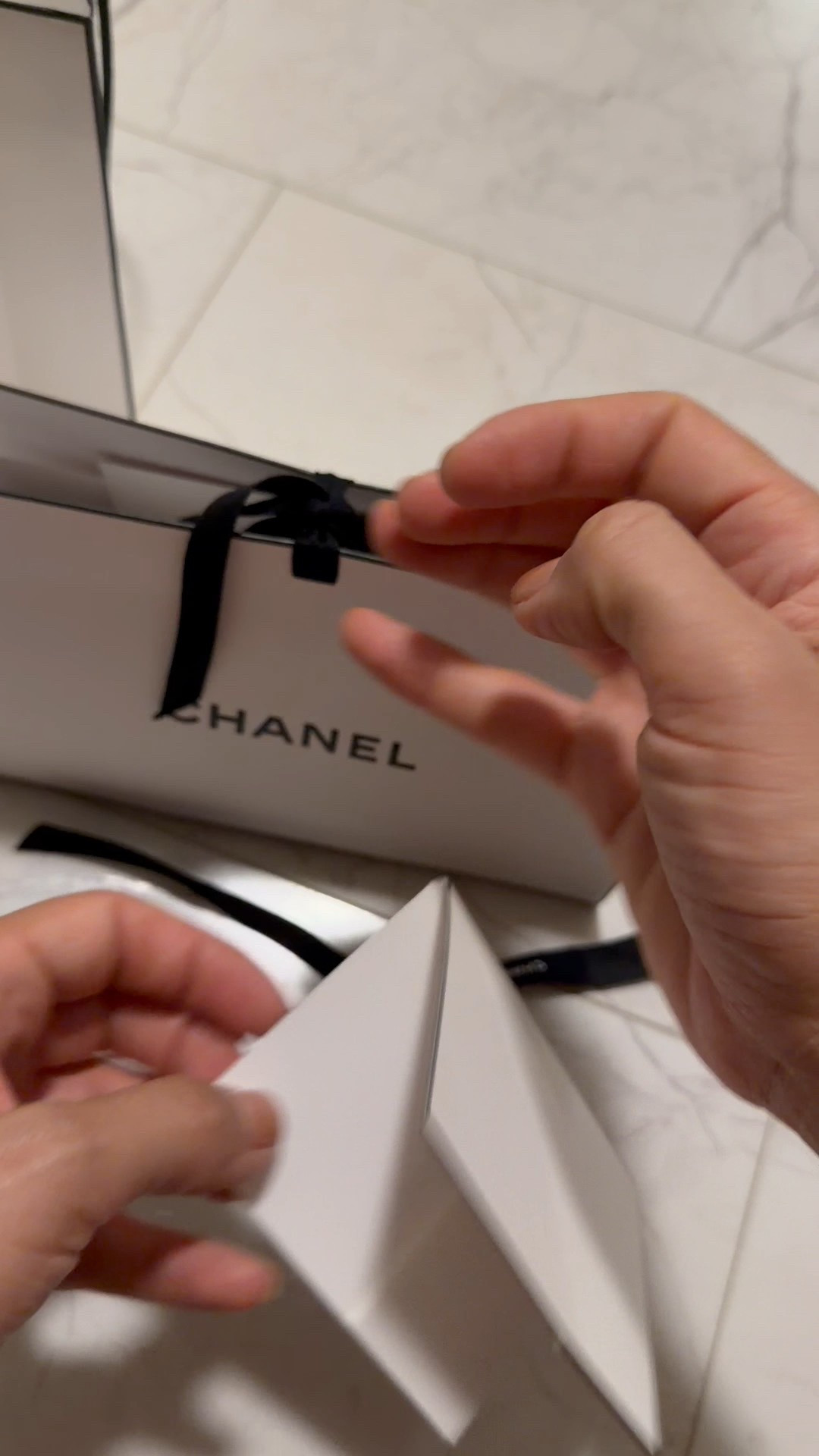 if you want a super natural look flawless look then choose this limited edition blush