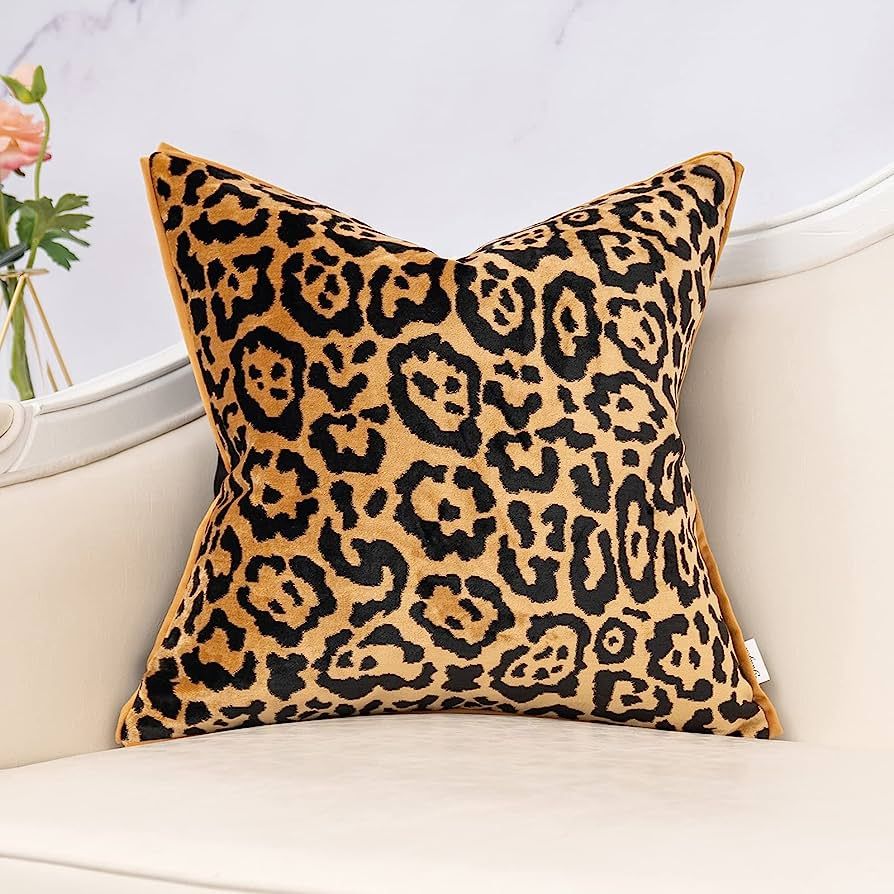 Amazon.com: Yangest 18x18 Inch Leopard Decorative Velvet Throw Pillow Cover Black and Gold Cheeta... | Amazon (US)